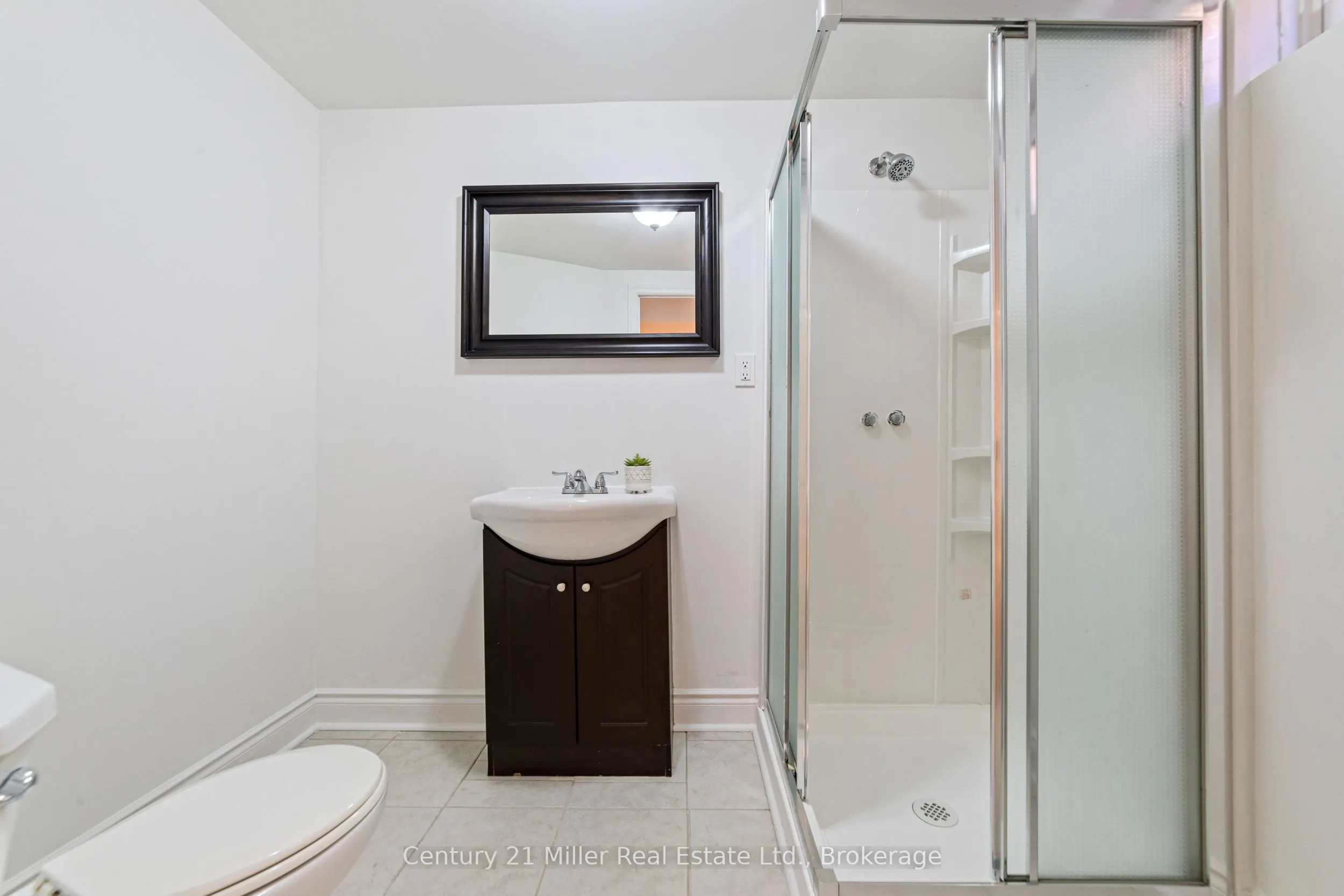 1363 Harmsworth Square