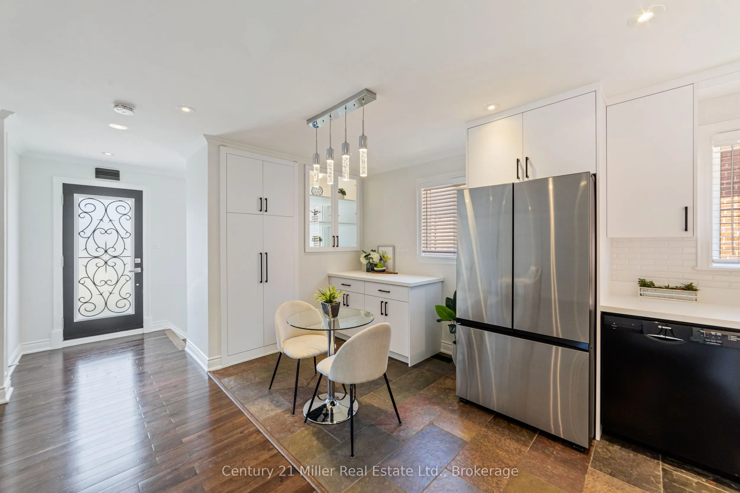 1363 Harmsworth Square
