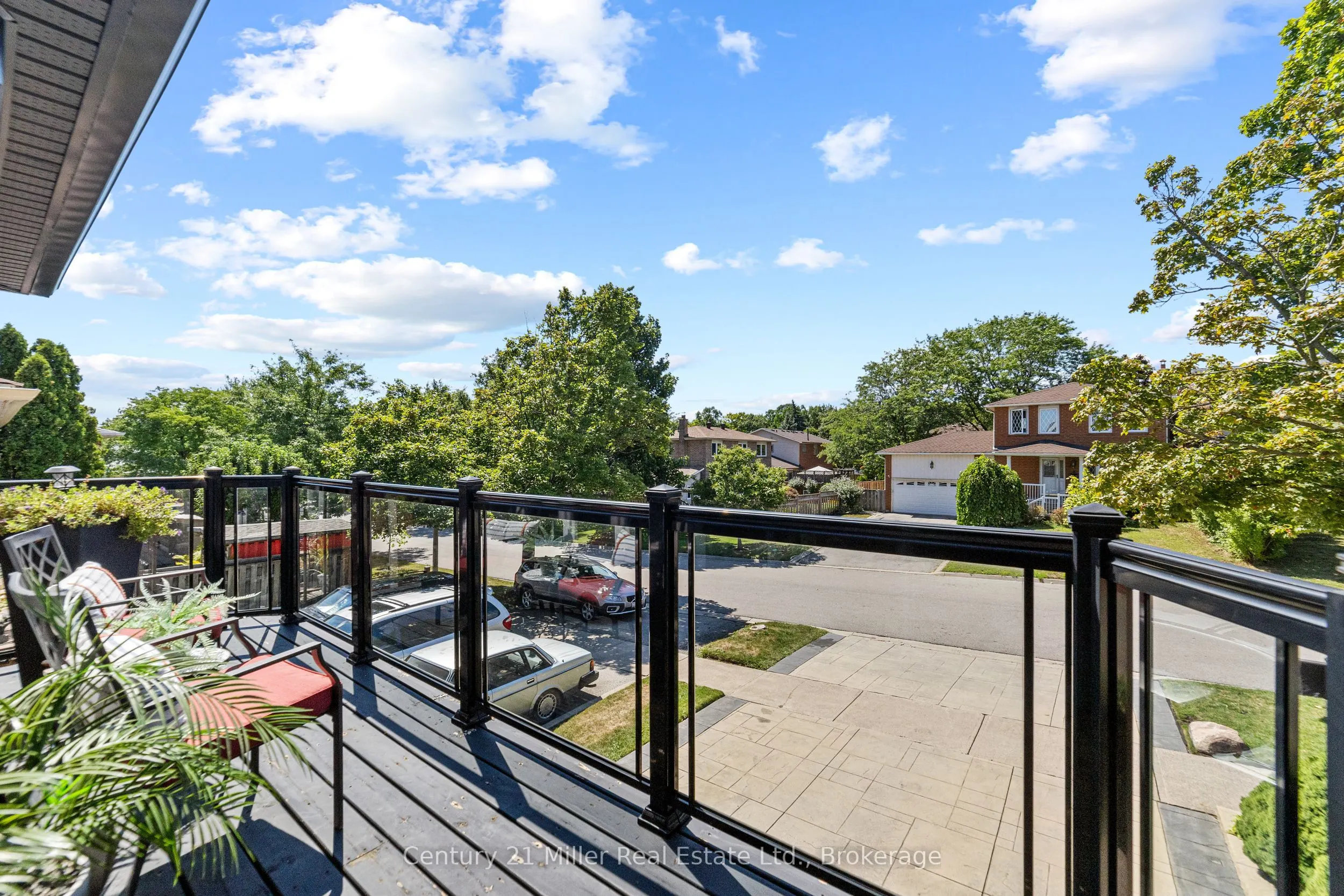 1363 Harmsworth Square