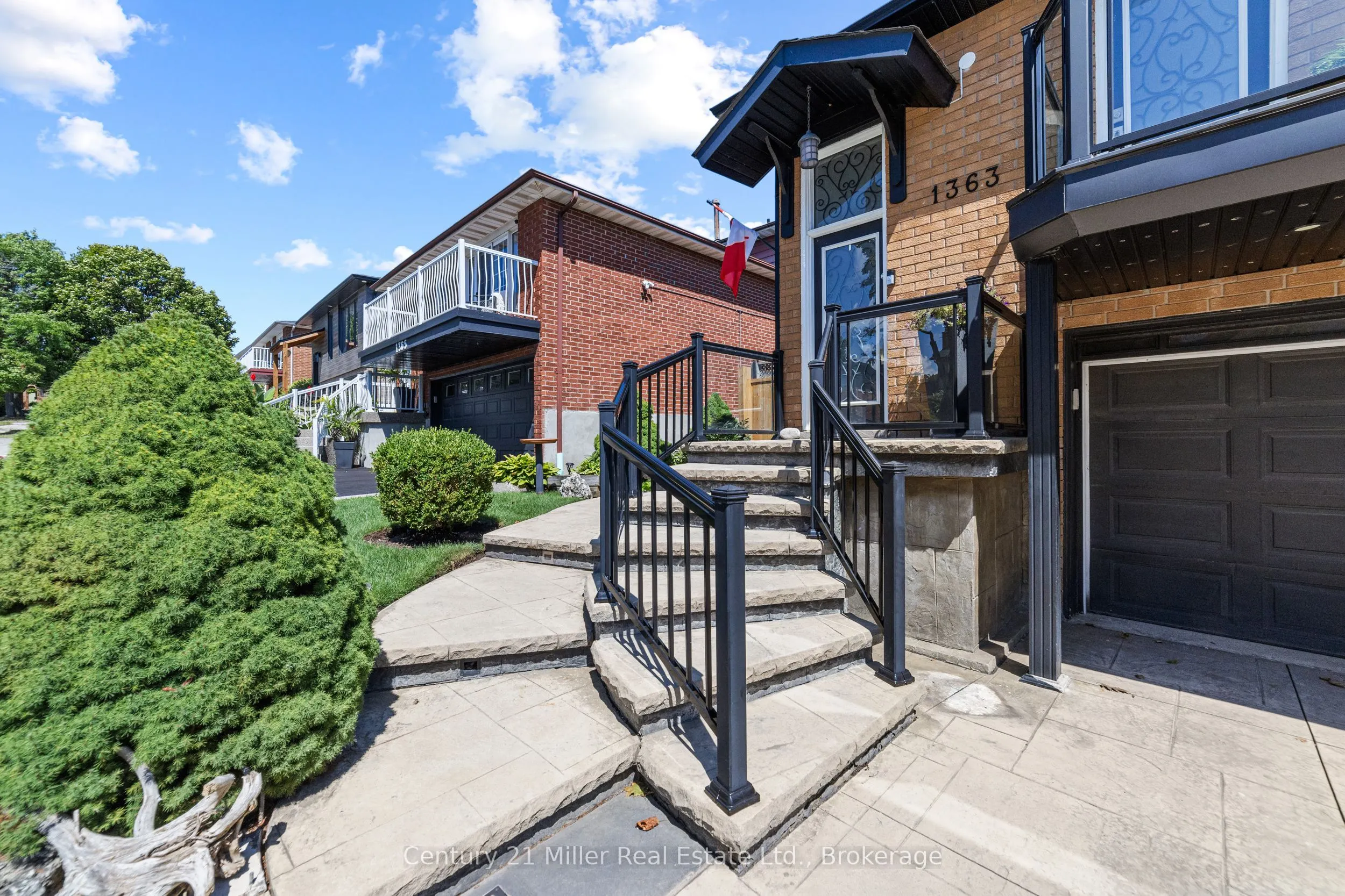 1363 Harmsworth Square