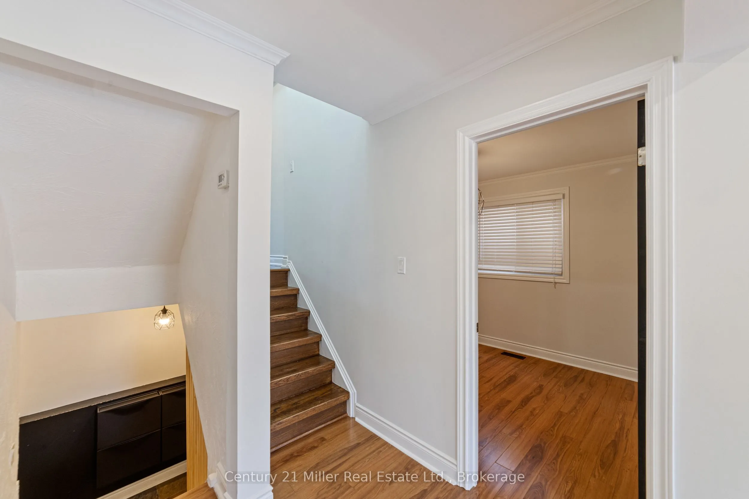 1363 Harmsworth Square