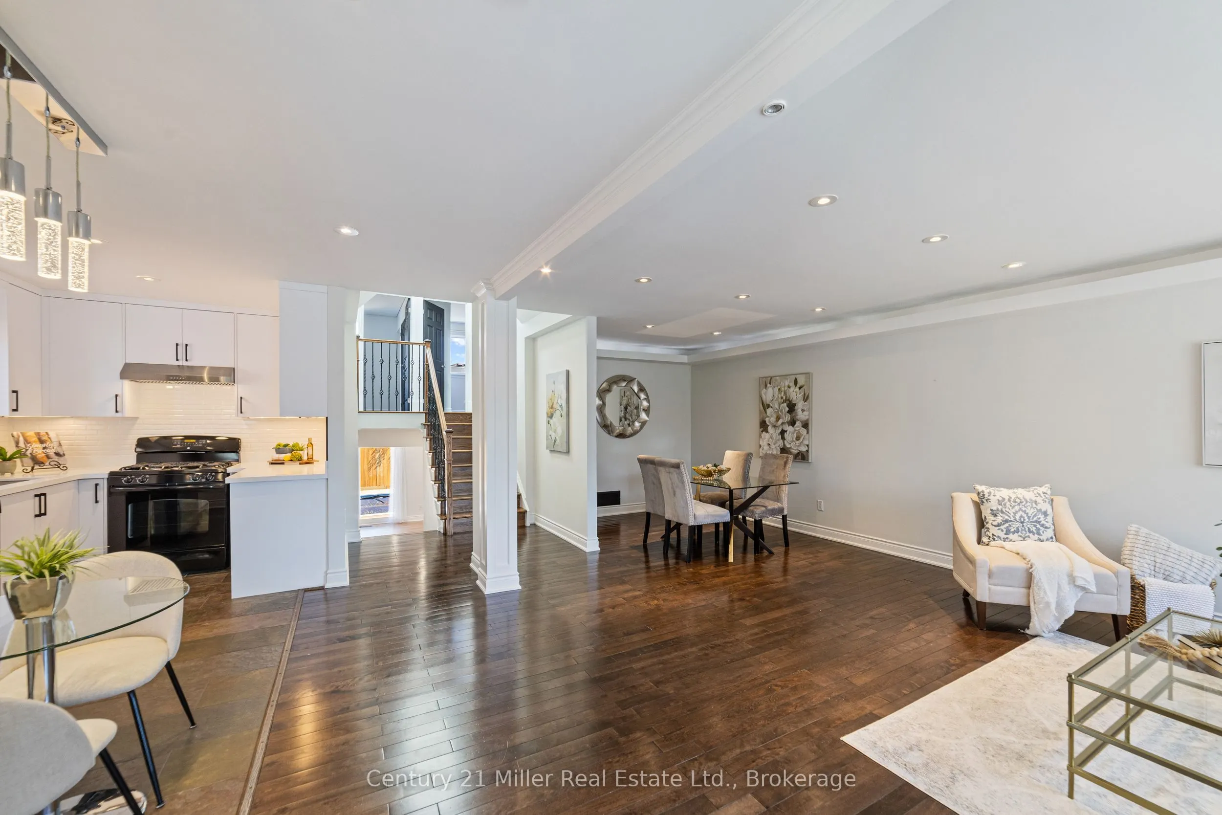 1363 Harmsworth Square