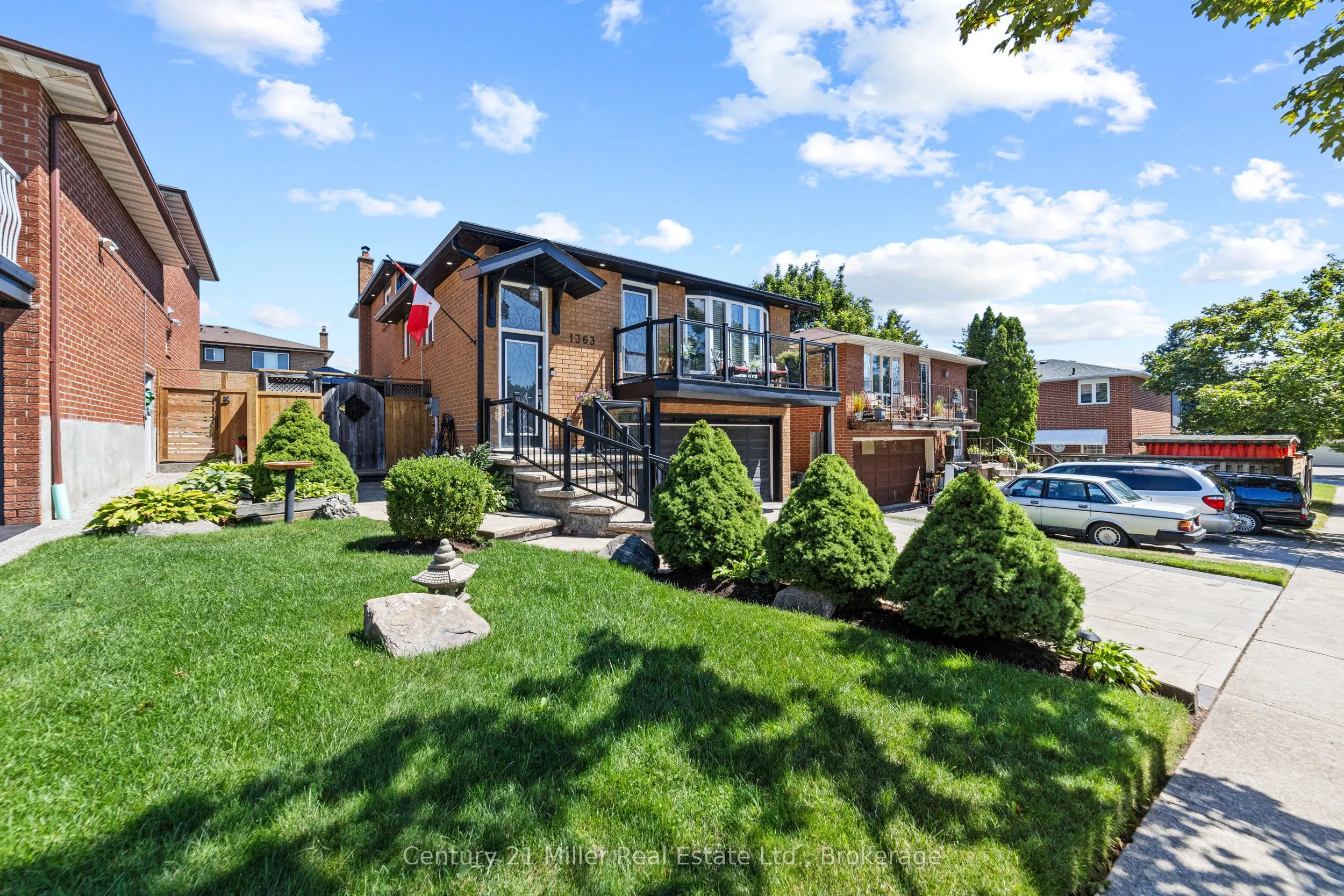 1363 Harmsworth Square
