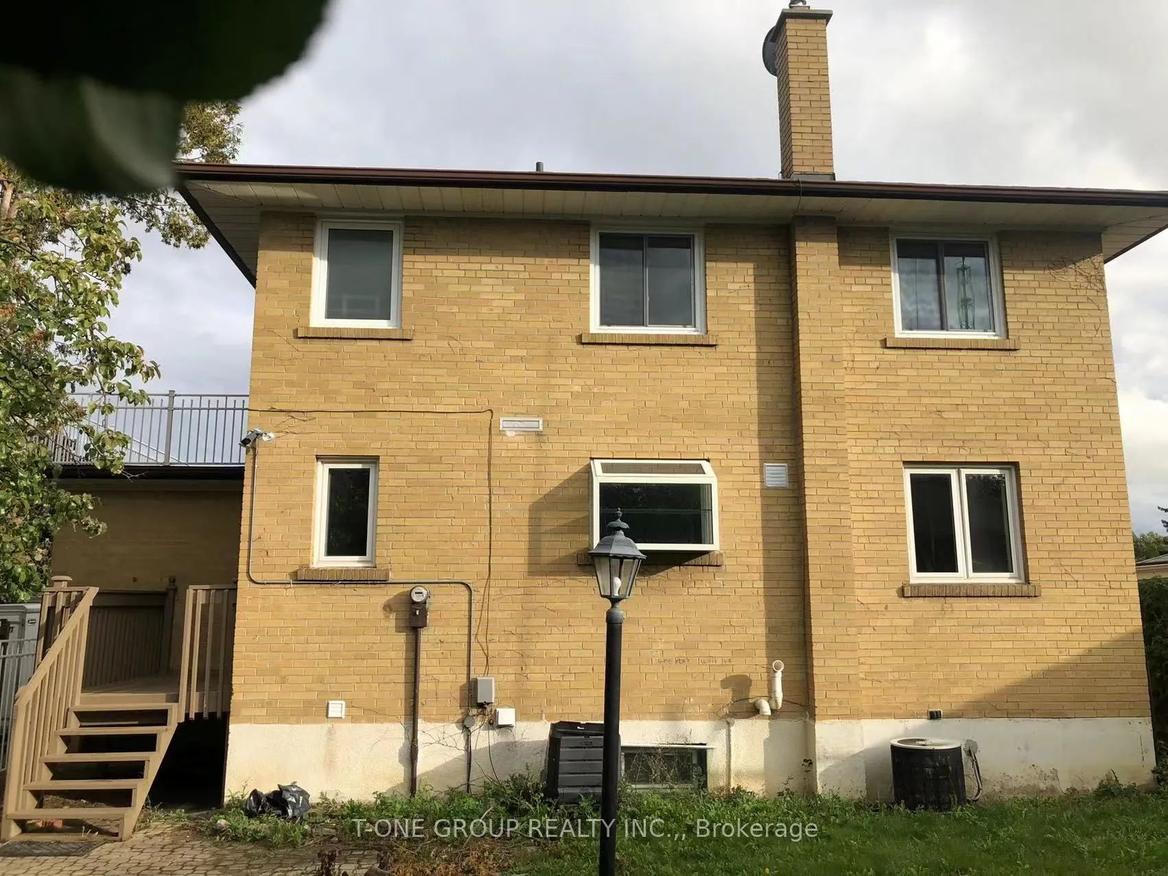 32 Flowertown Avenue