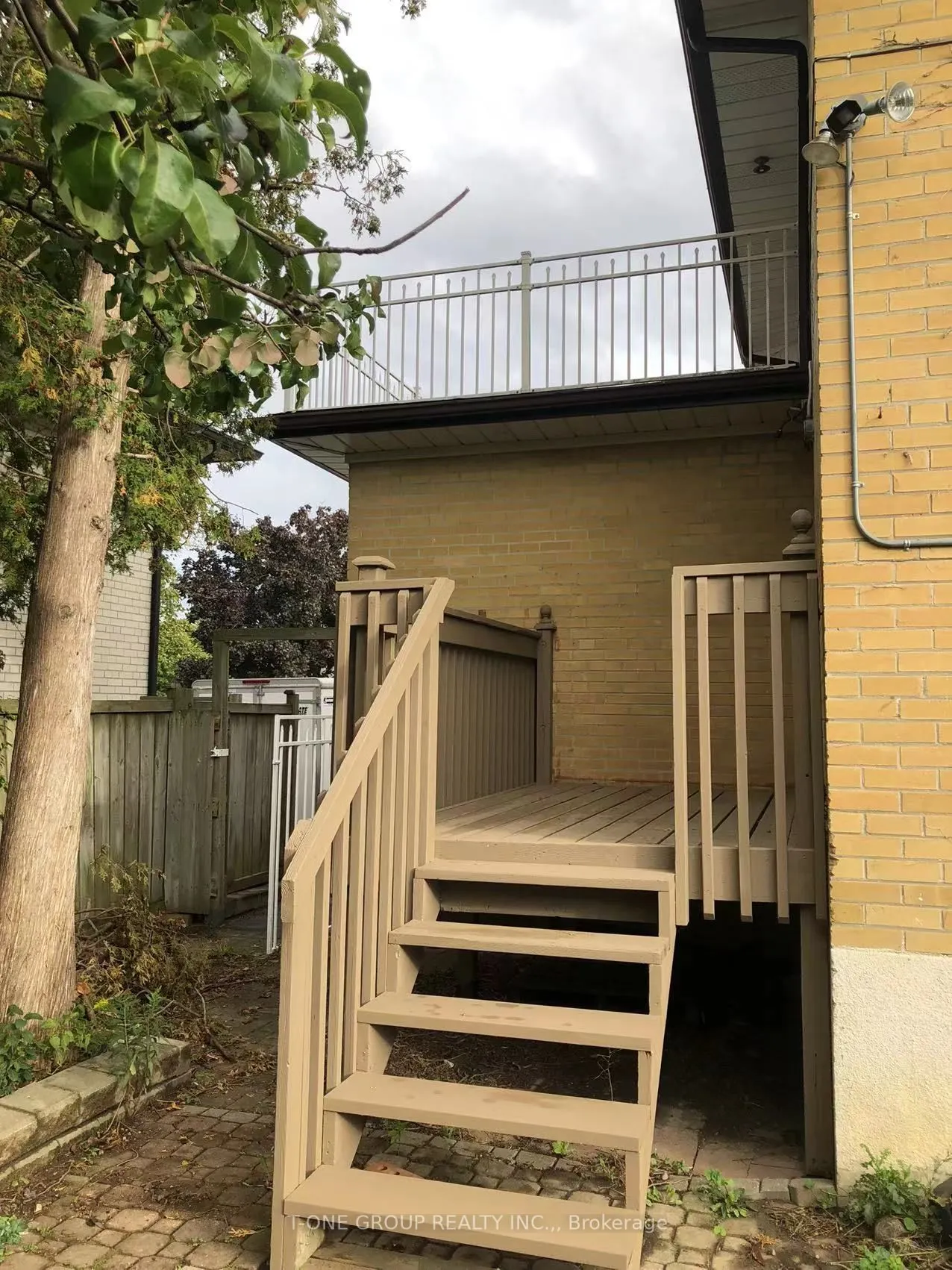 32 Flowertown Avenue