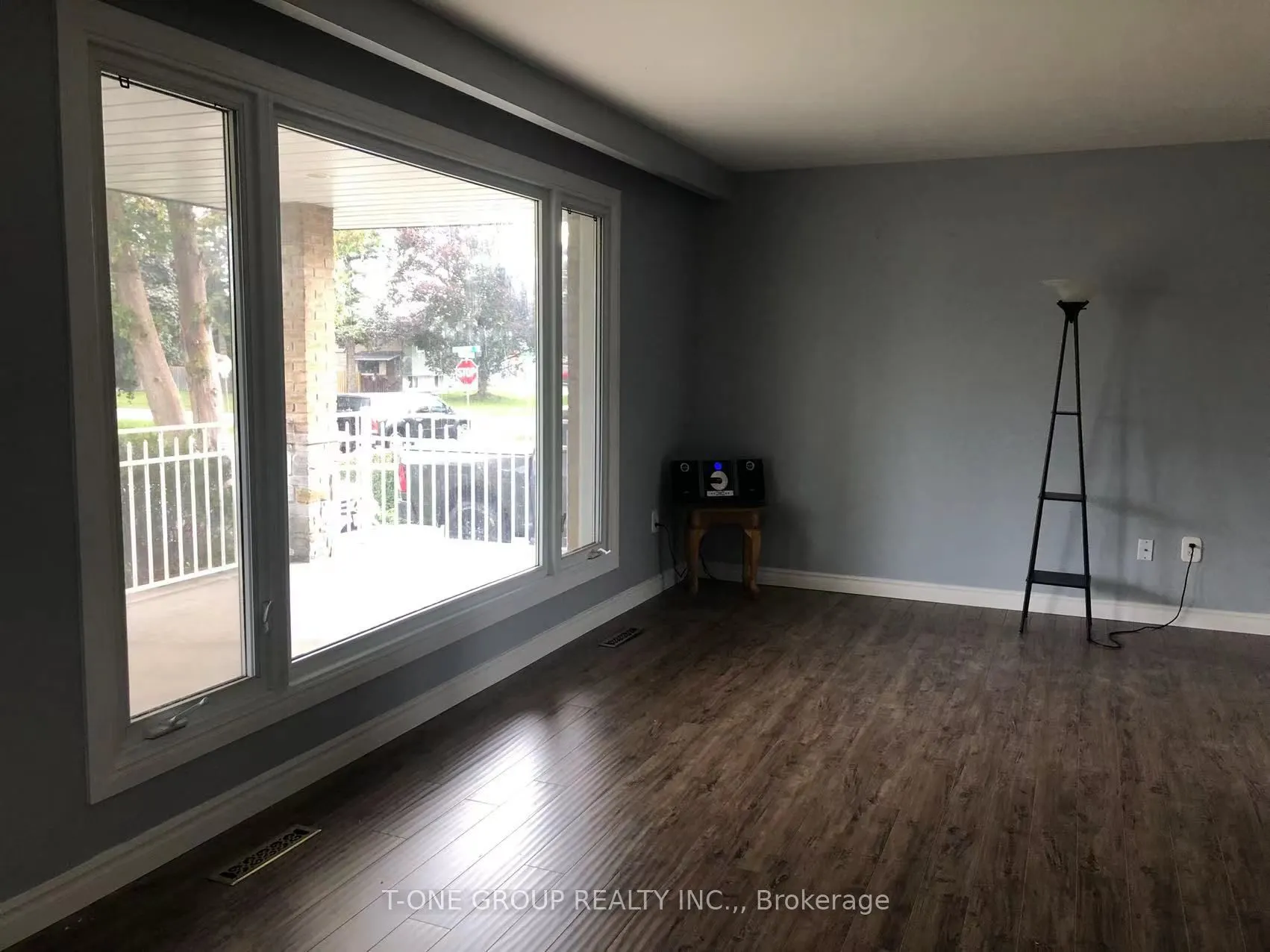 32 Flowertown Avenue
