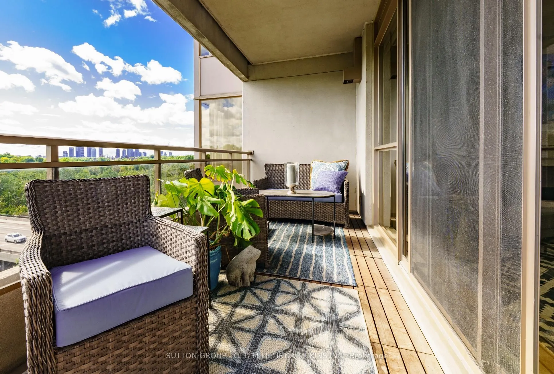 2662 Bloor Street W, #611