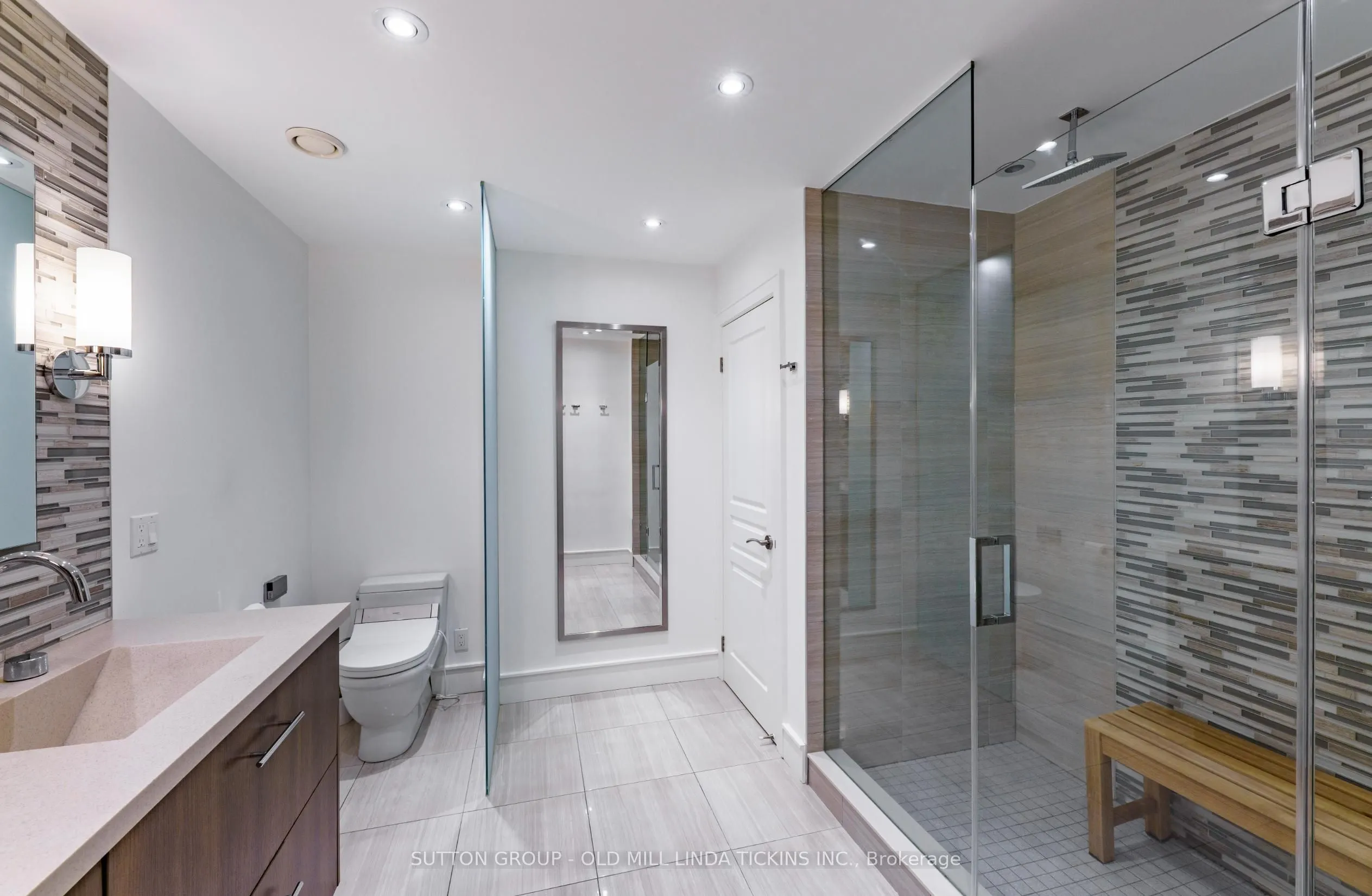 2662 Bloor Street W, #611