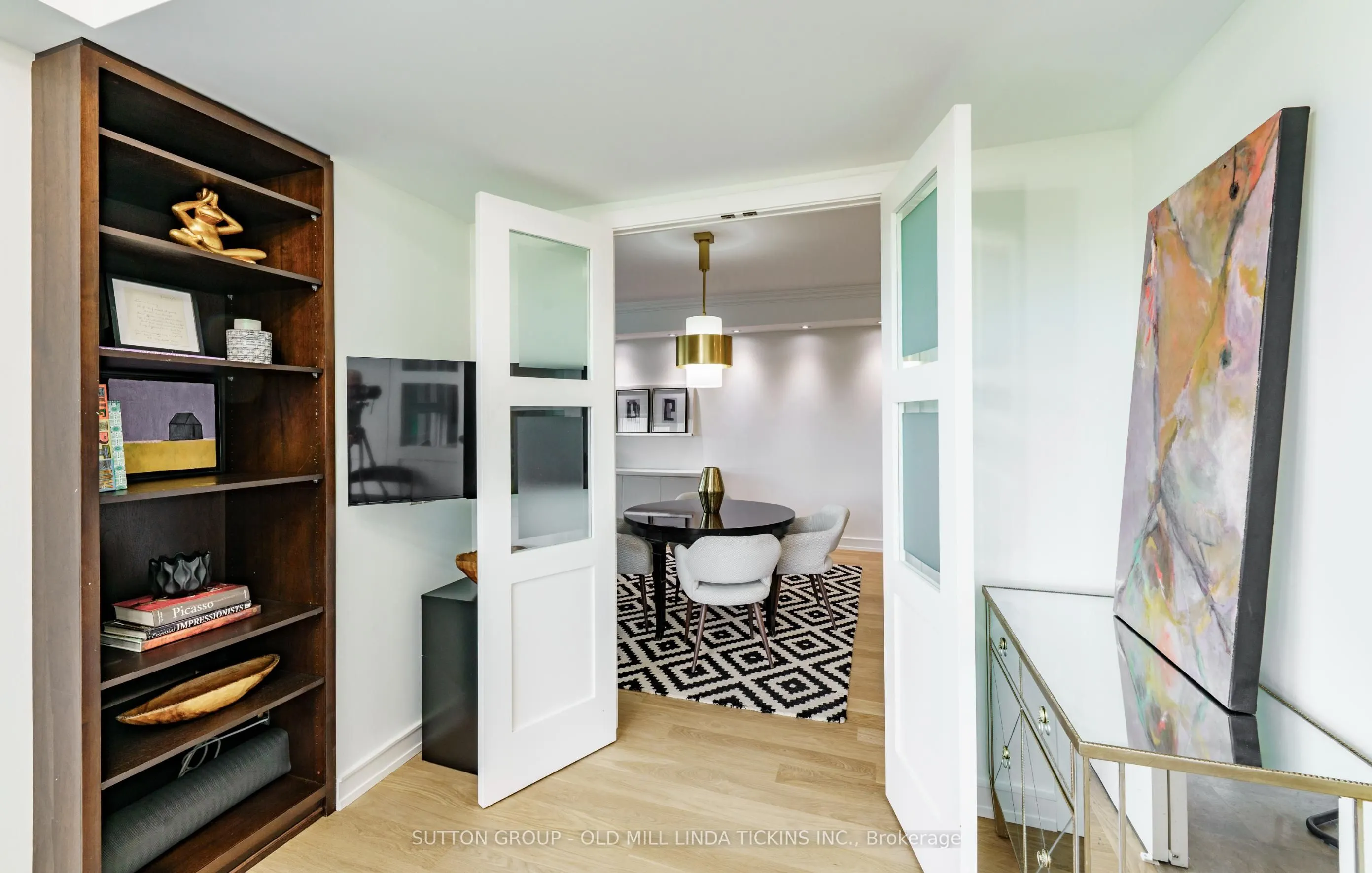 2662 Bloor Street W, #611