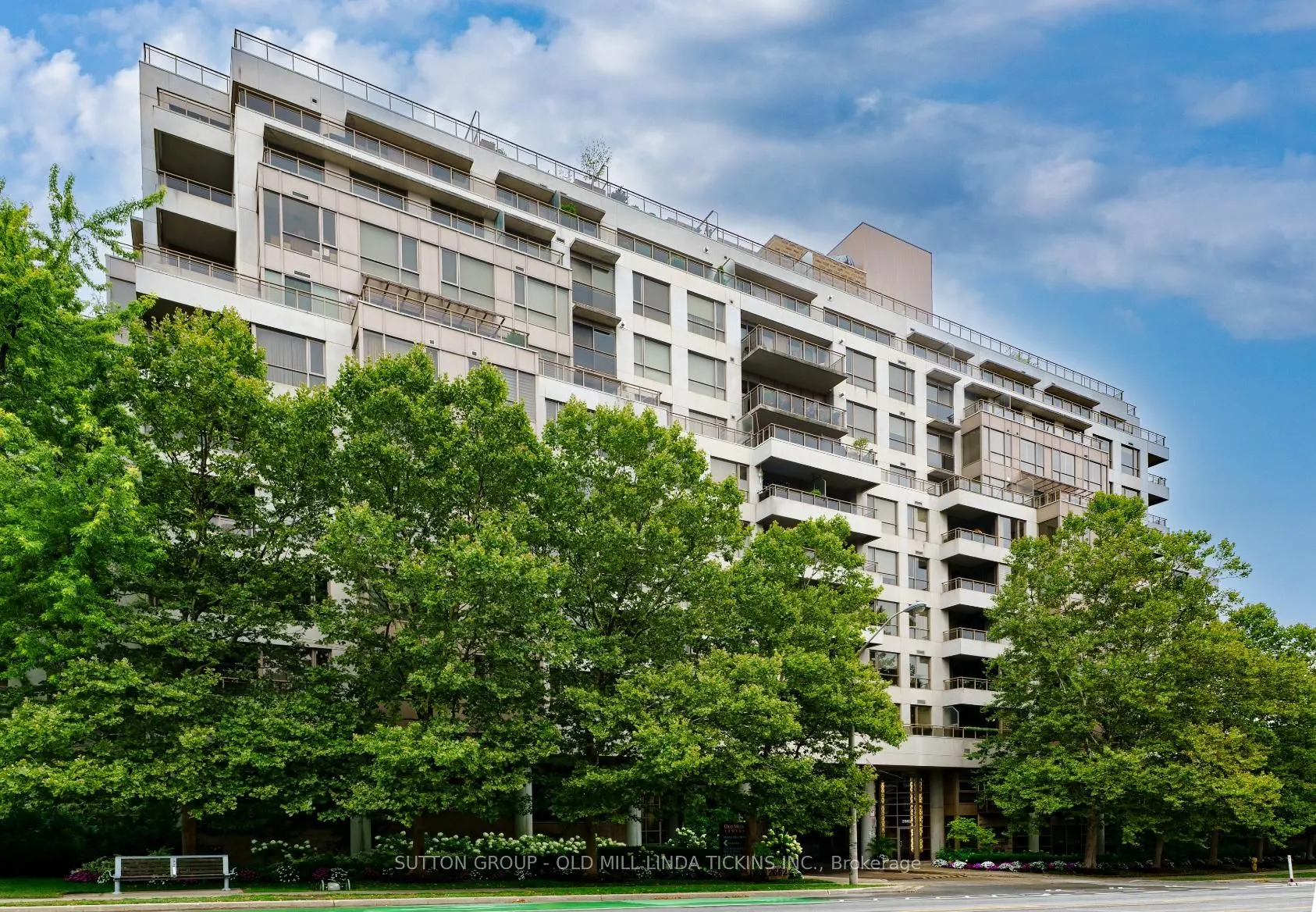 2662 Bloor Street W, #611