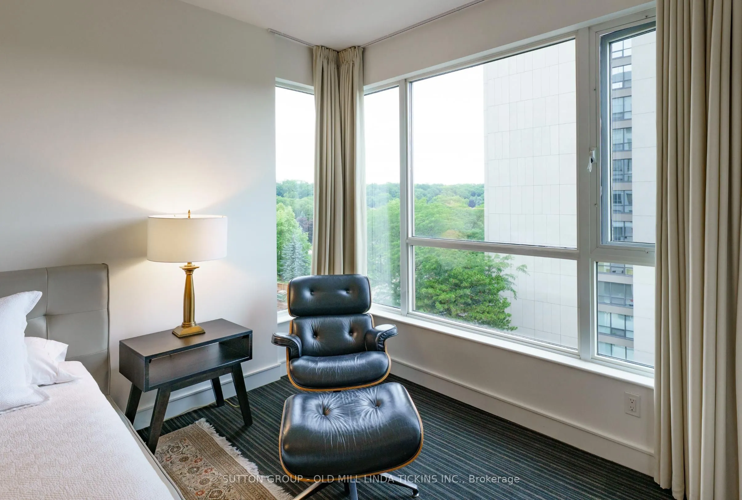 2662 Bloor Street W, #611