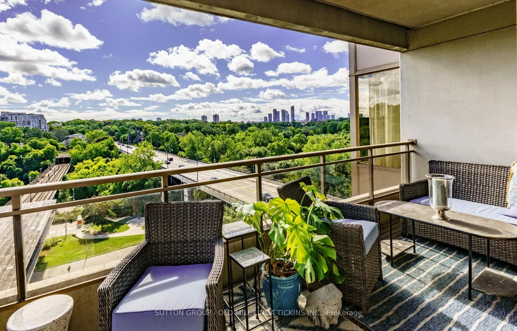 2662 Bloor Street W, #611