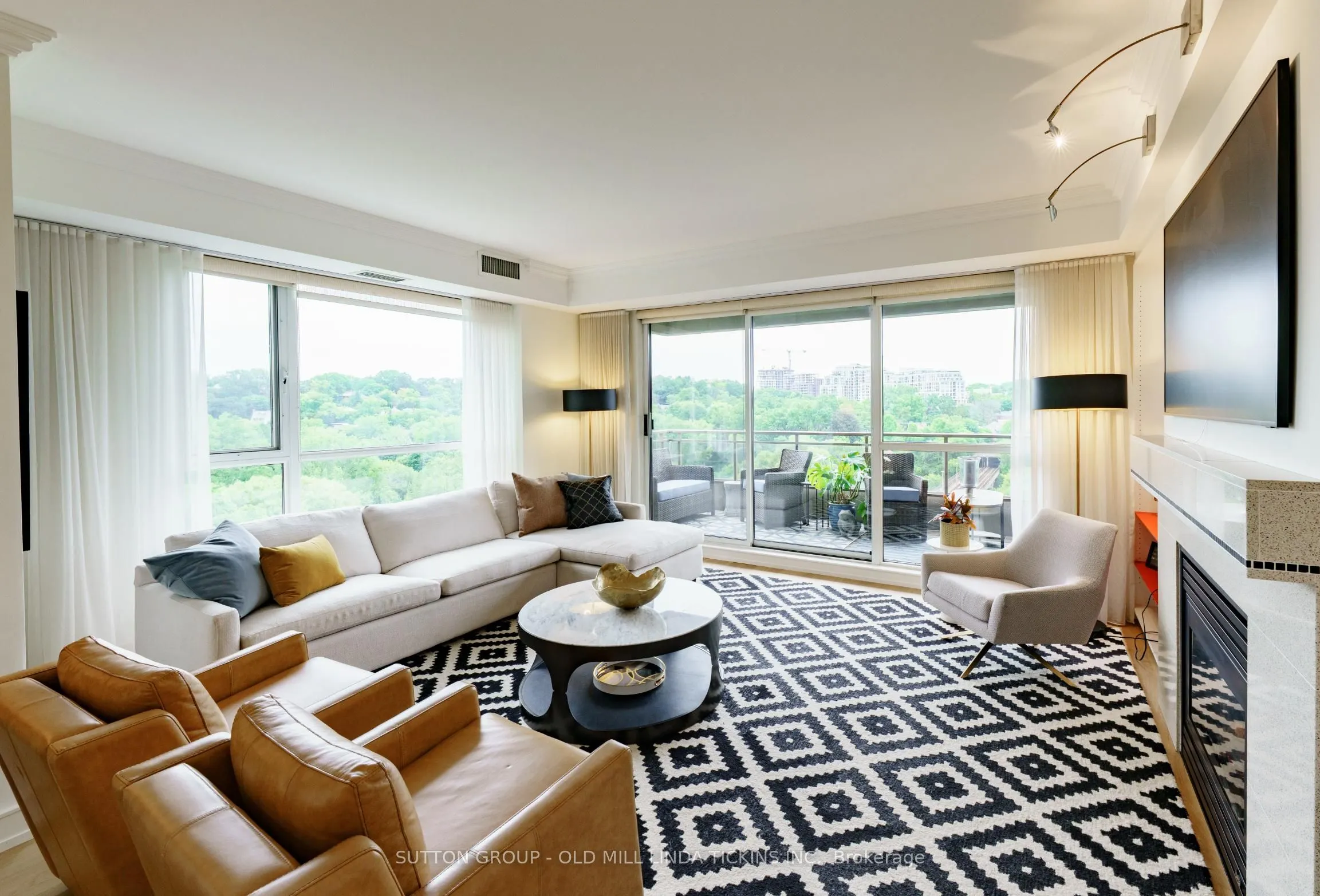 2662 Bloor Street W, #611