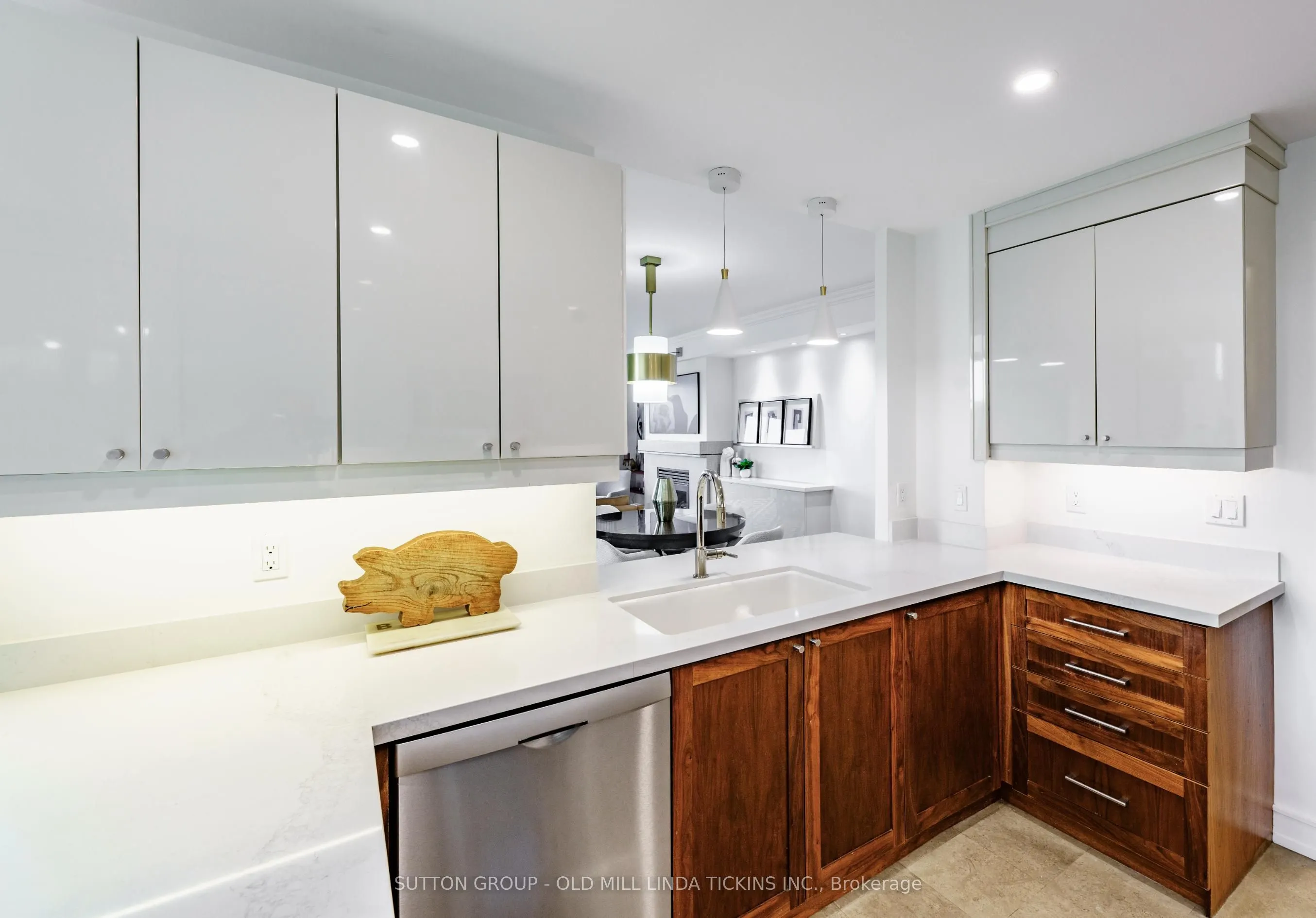 2662 Bloor Street W, #611