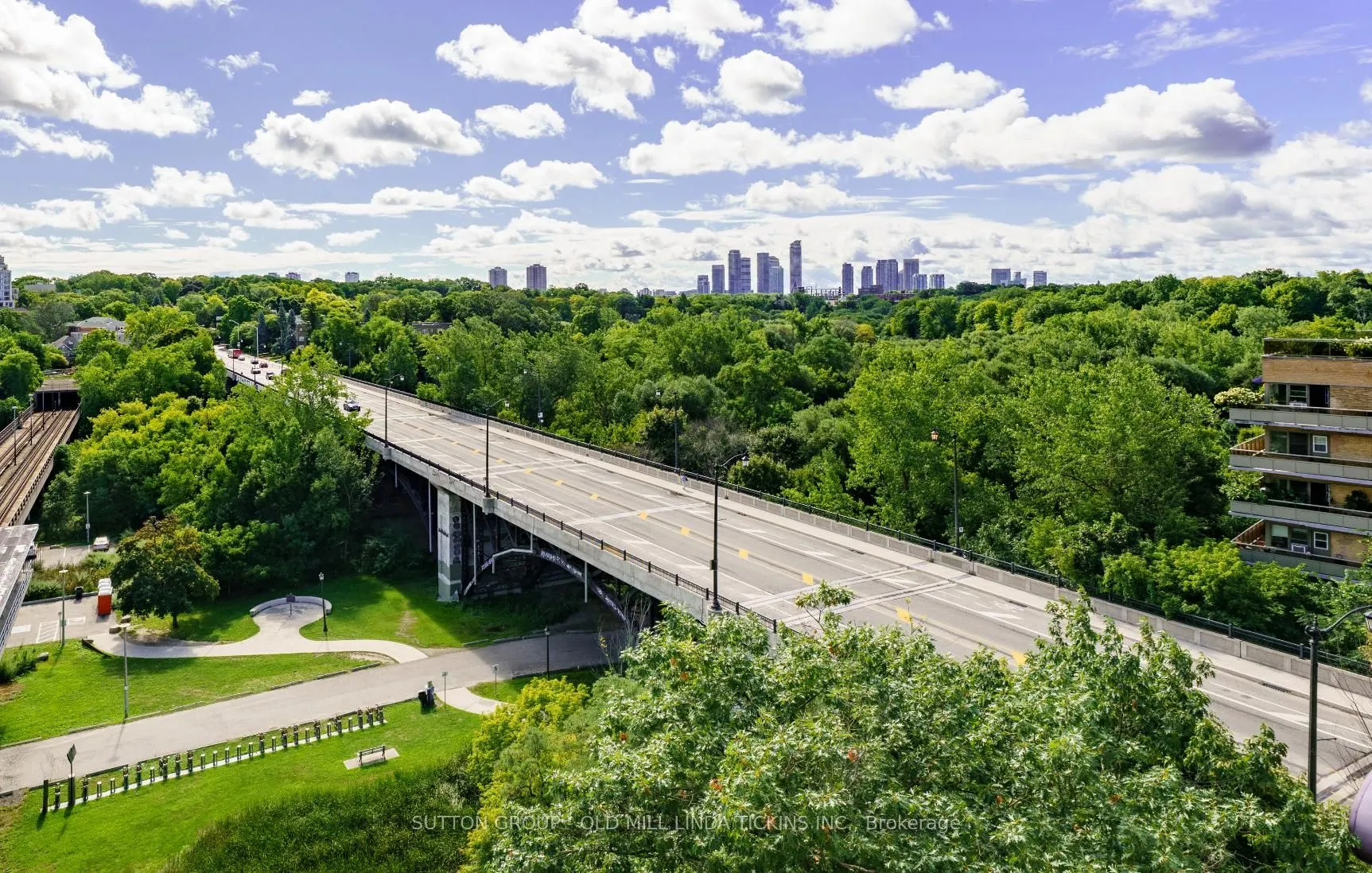 2662 Bloor Street W, #611
