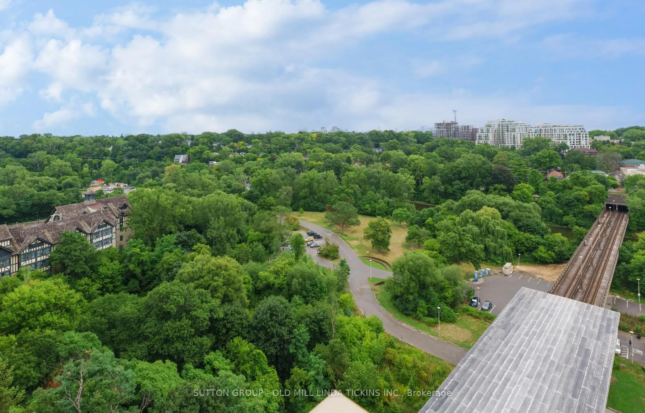2662 Bloor Street W, #611