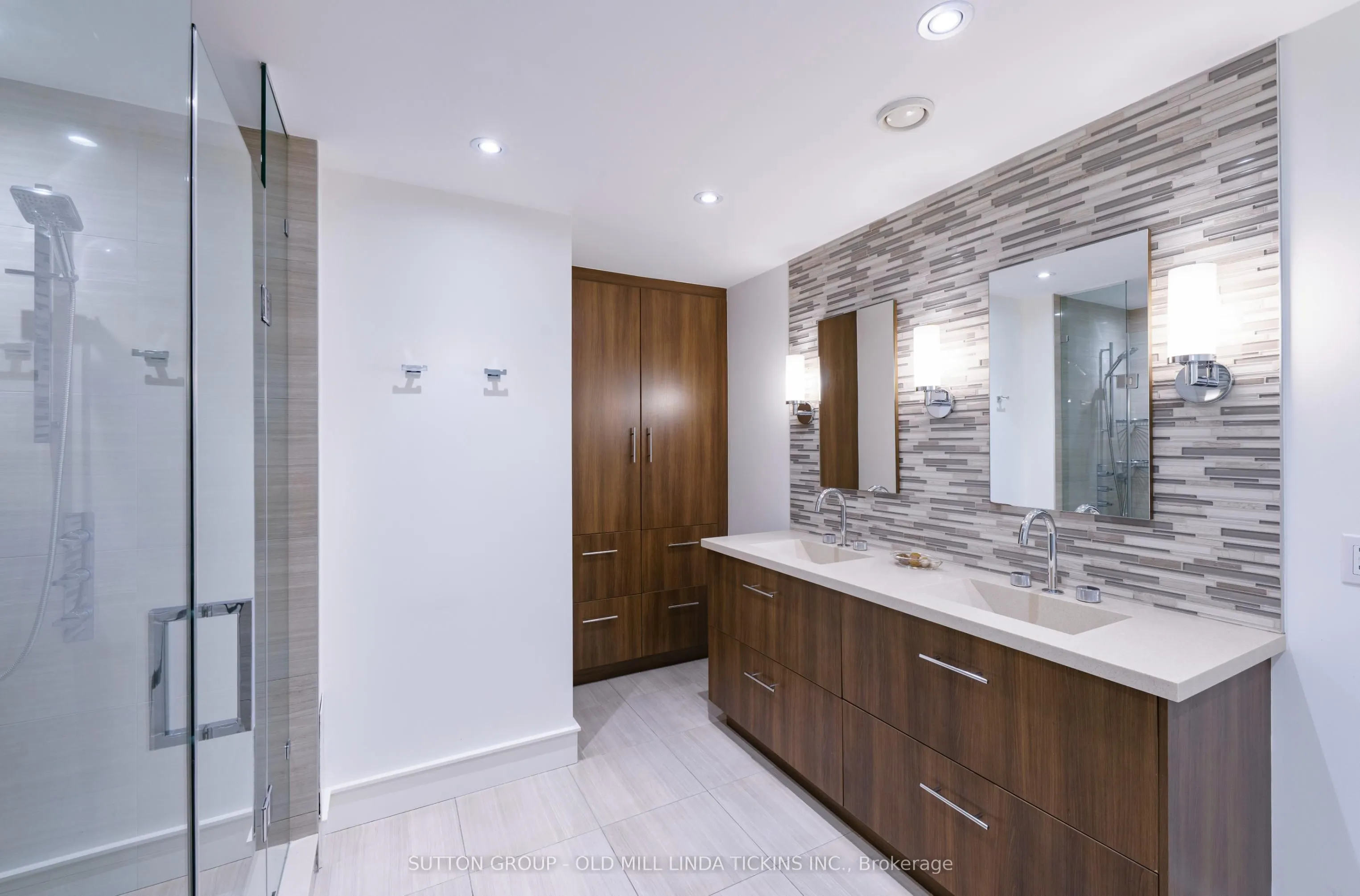 2662 Bloor Street W, #611
