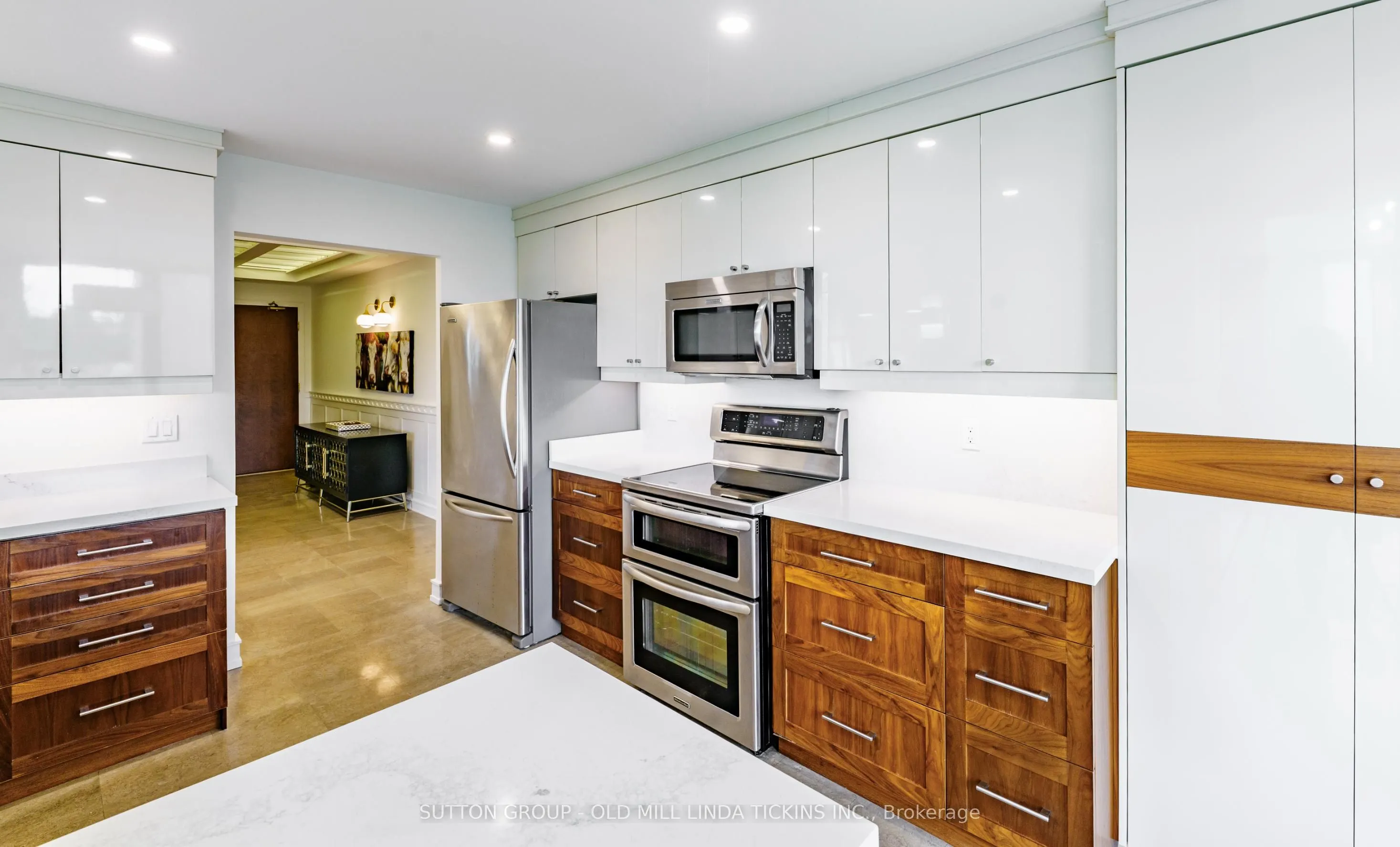 2662 Bloor Street W, #611