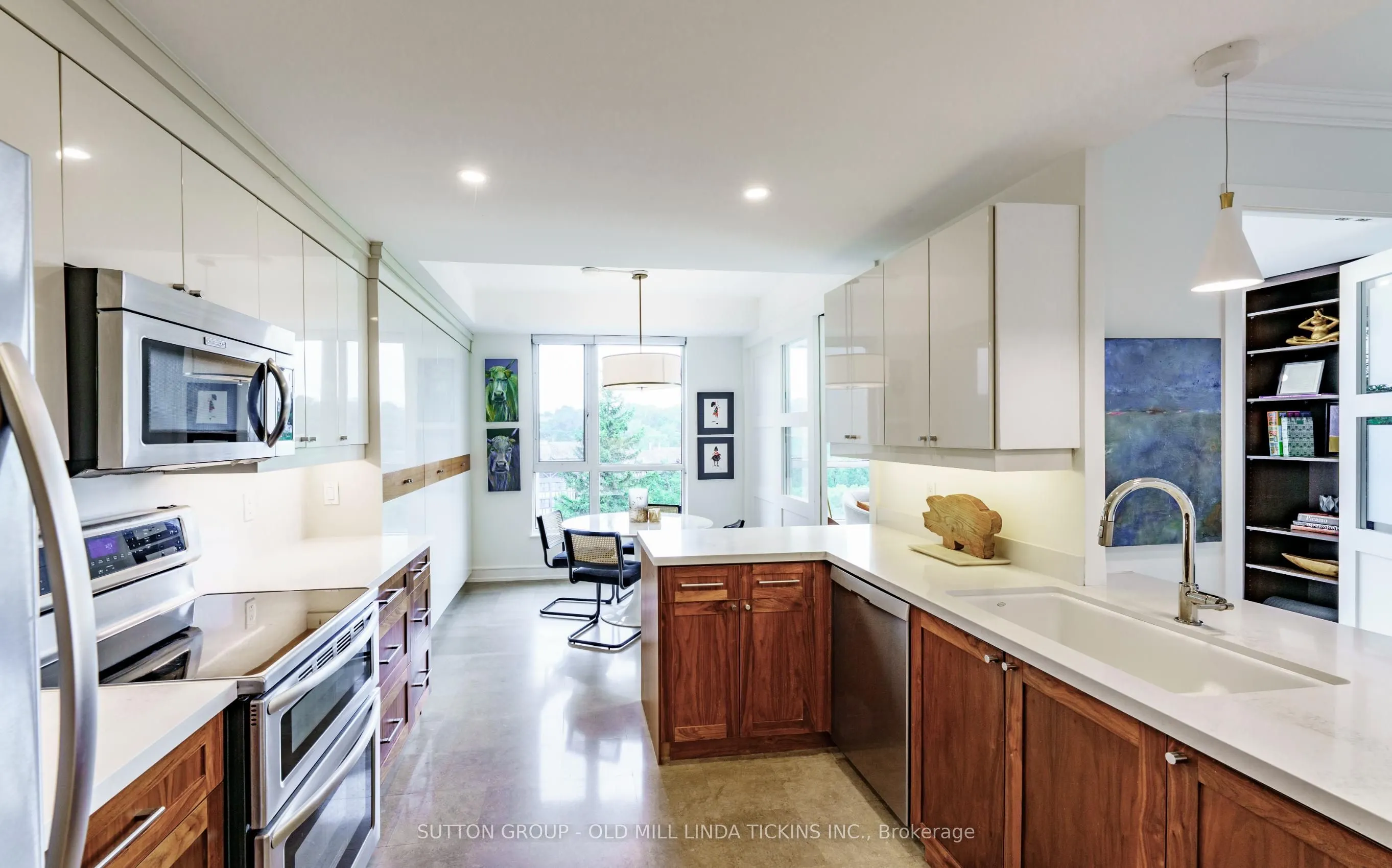 2662 Bloor Street W, #611