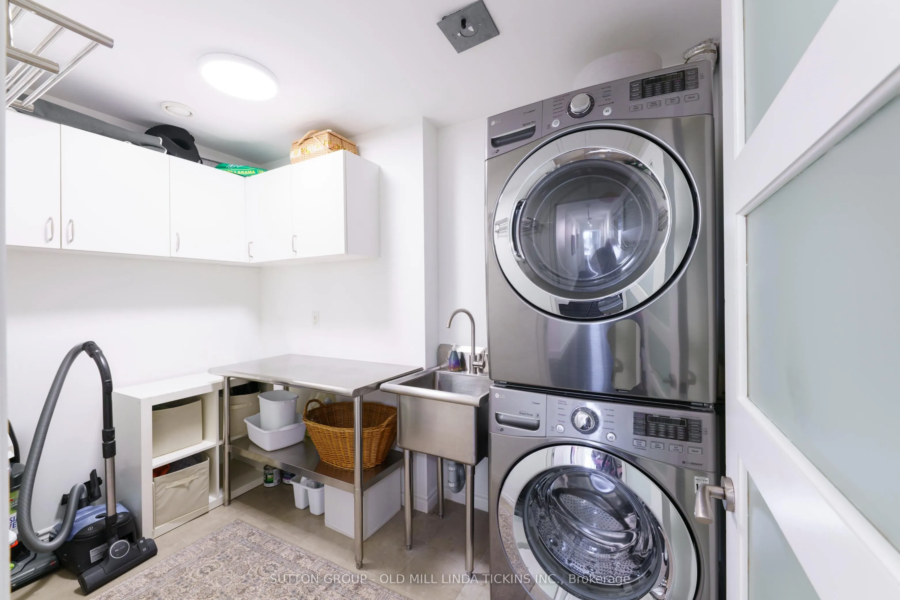 2662 Bloor Street W, #611