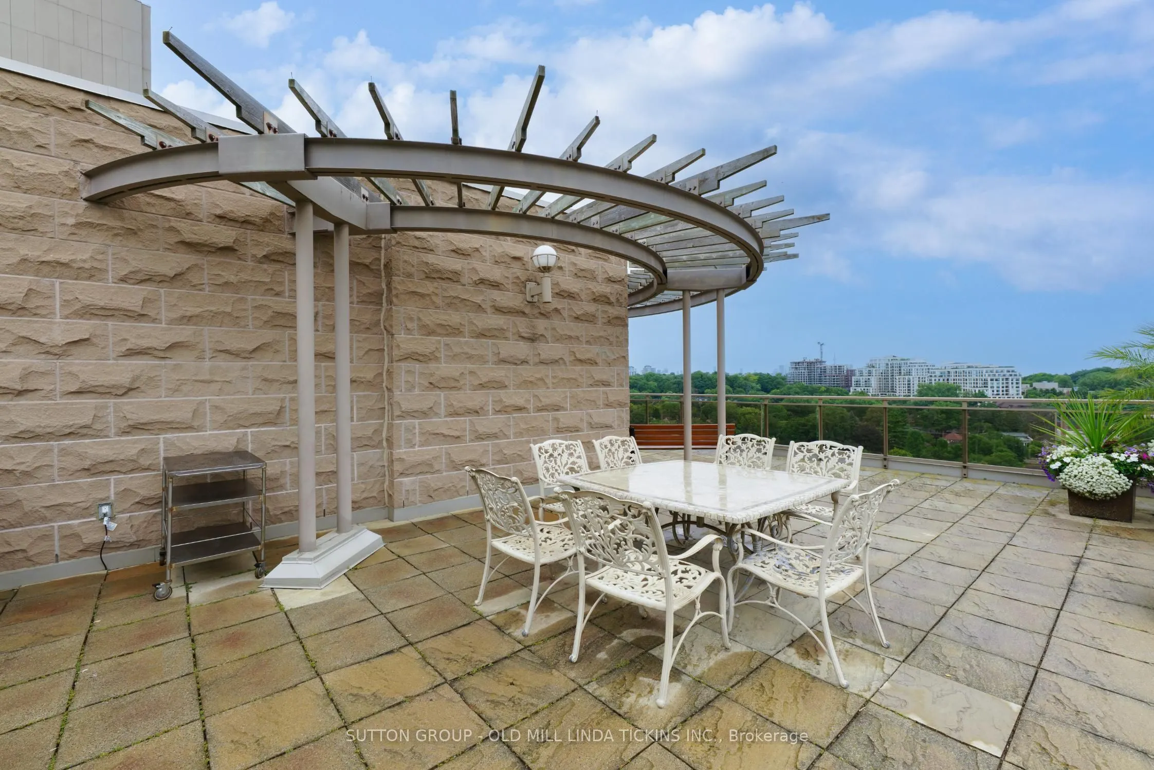 2662 Bloor Street W, #611