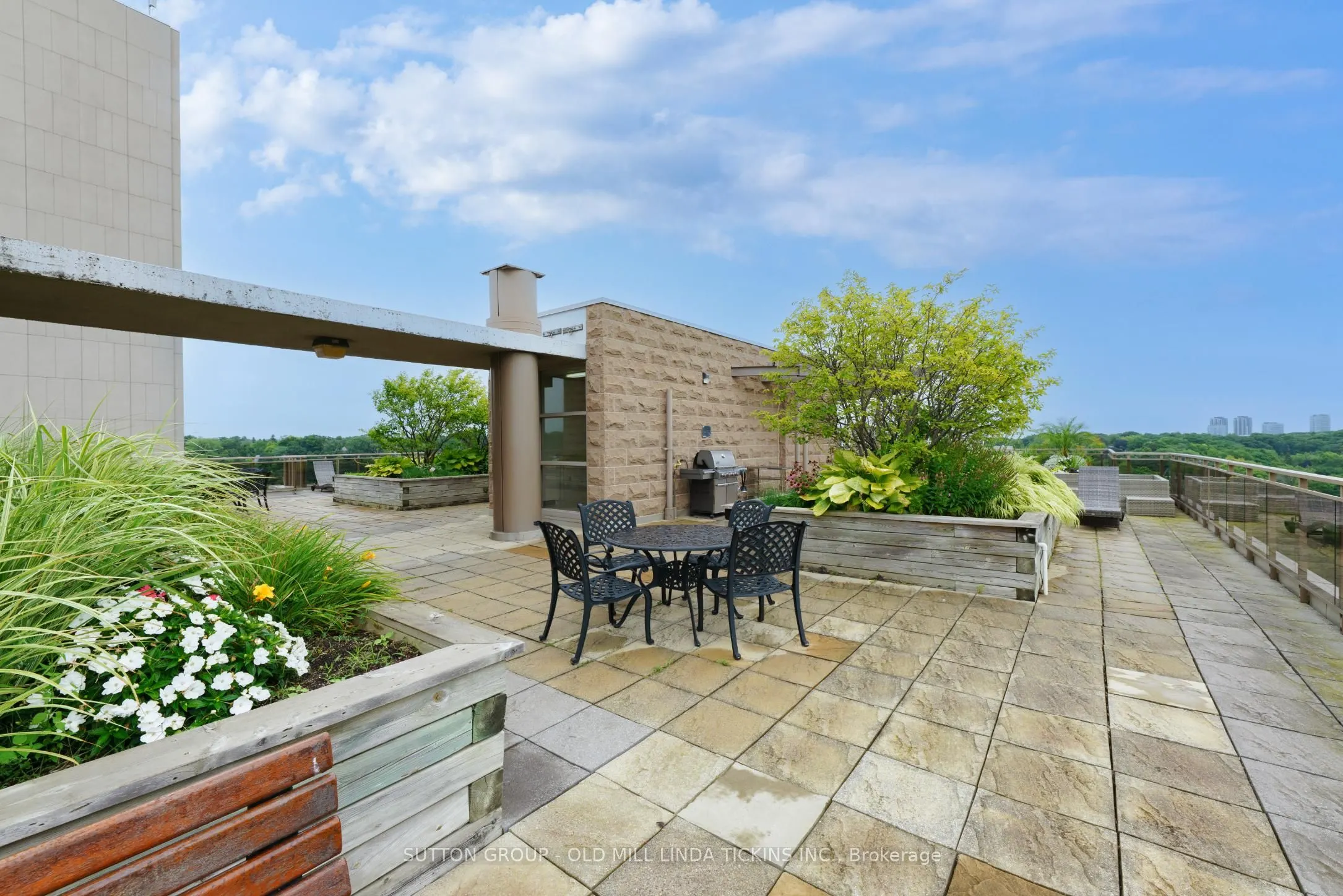 2662 Bloor Street W, #611