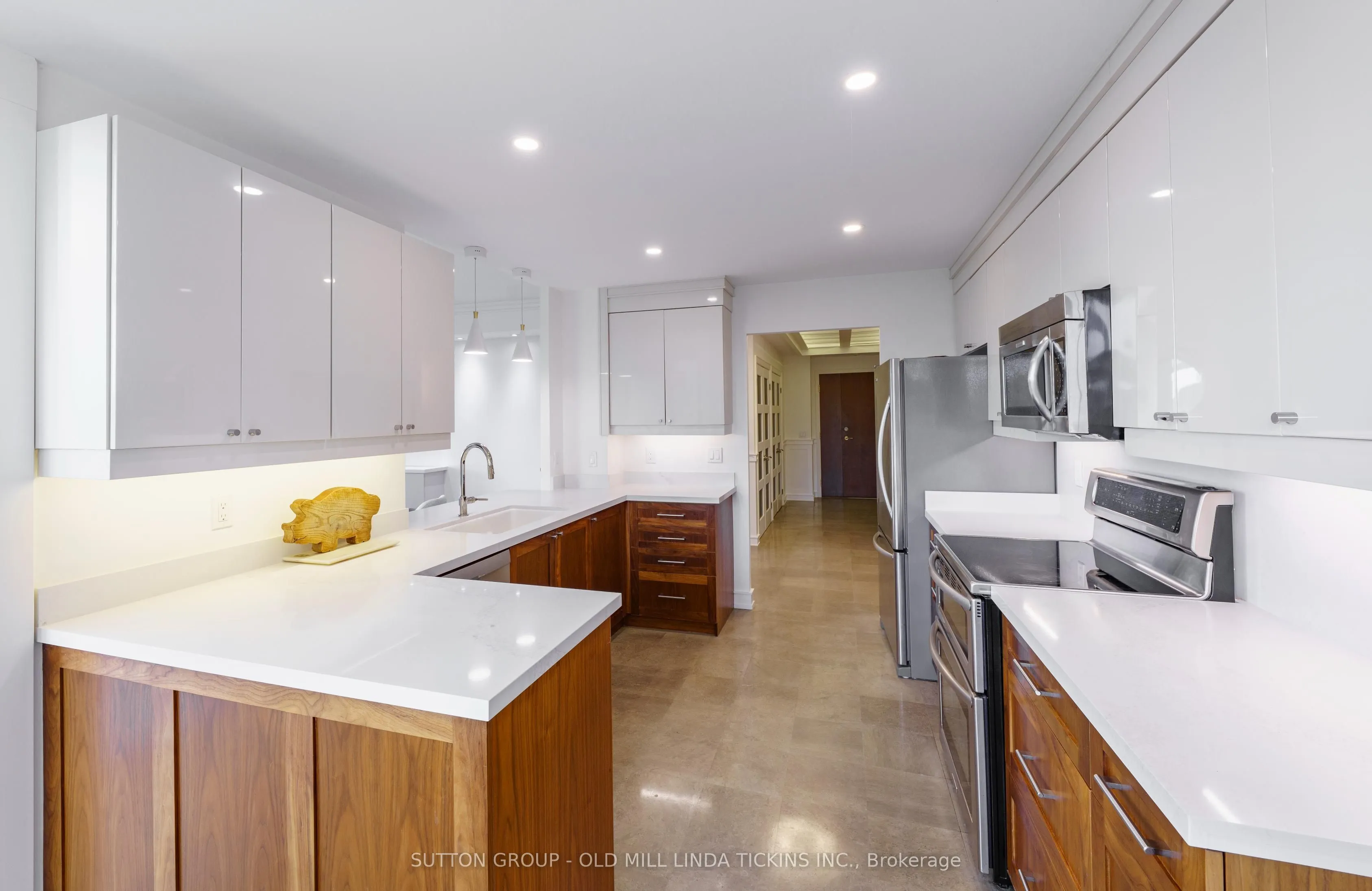 2662 Bloor Street W, #611