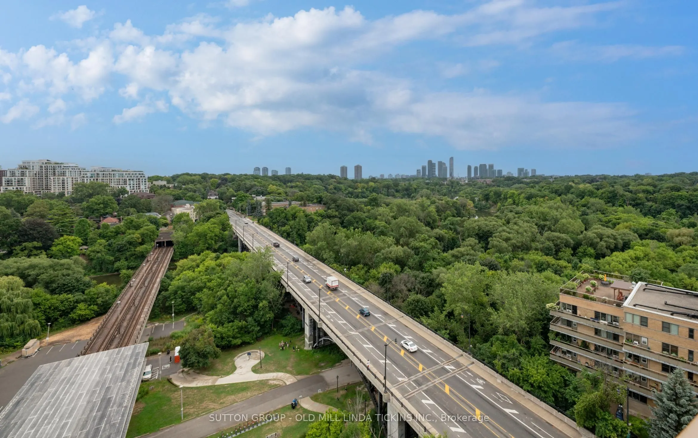 2662 Bloor Street W, #611