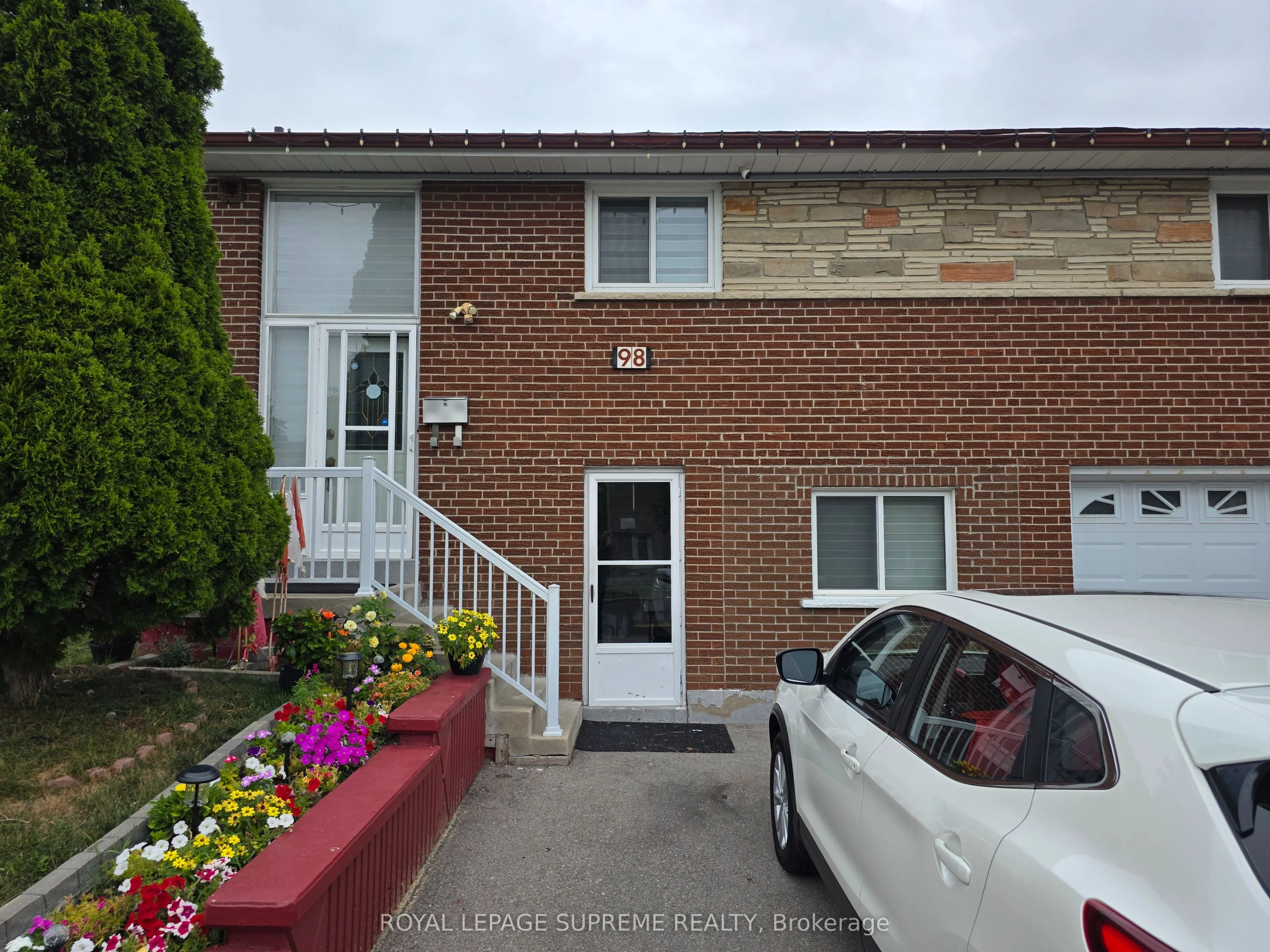 98 Futura Drive, #Lower
