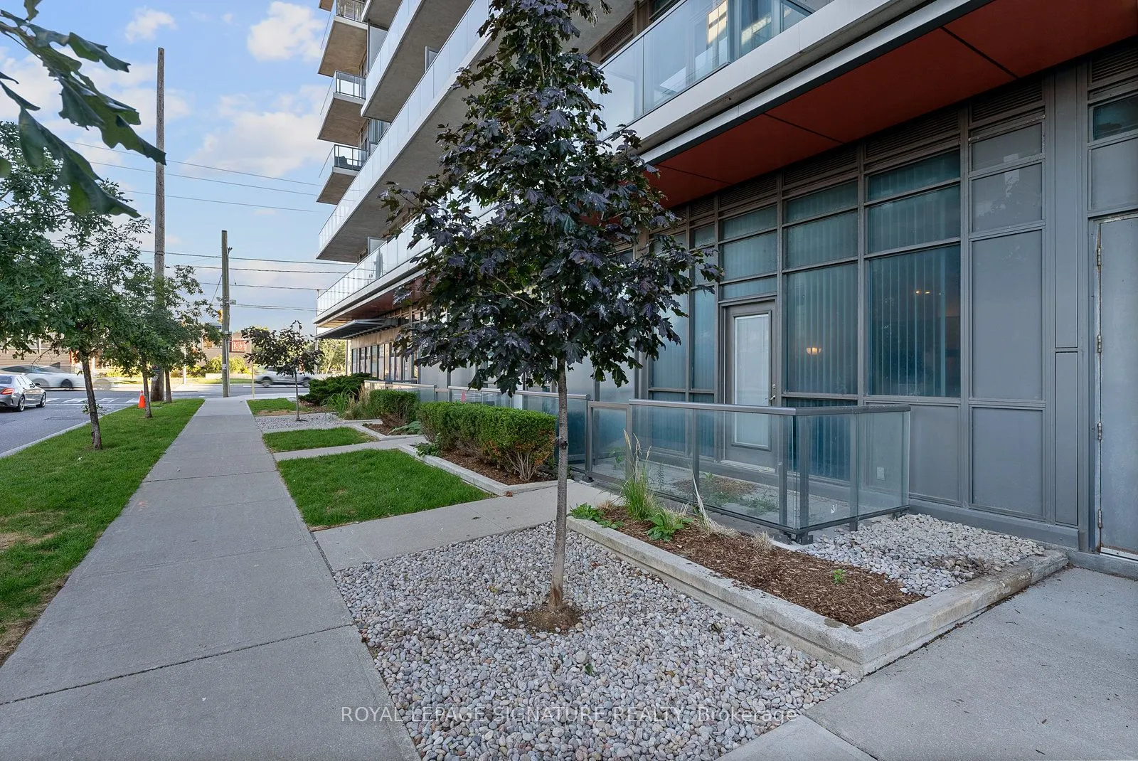 1185 The Queensway Avenue, #104