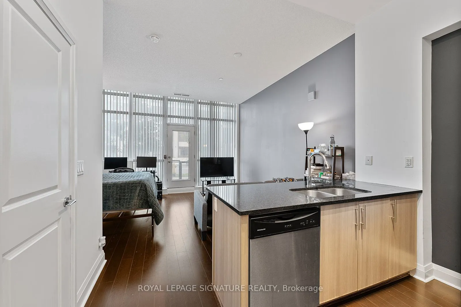 1185 The Queensway Avenue, #104