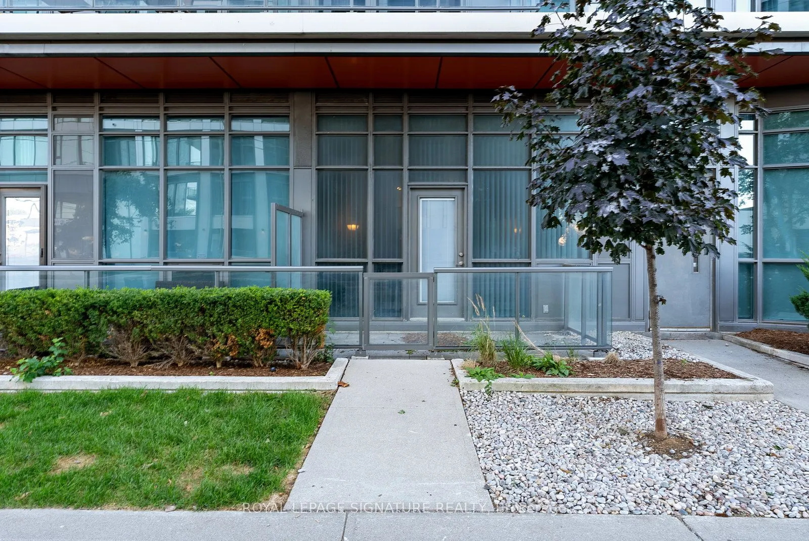 1185 The Queensway Avenue, #104