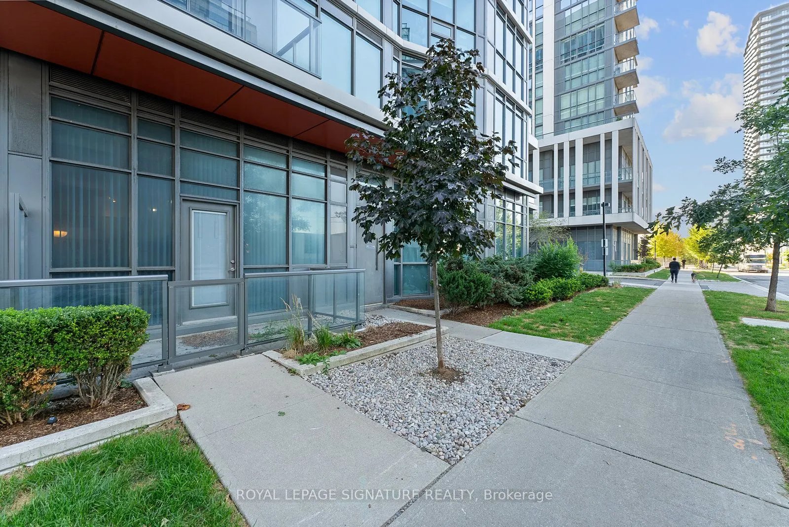 1185 The Queensway Avenue, #104