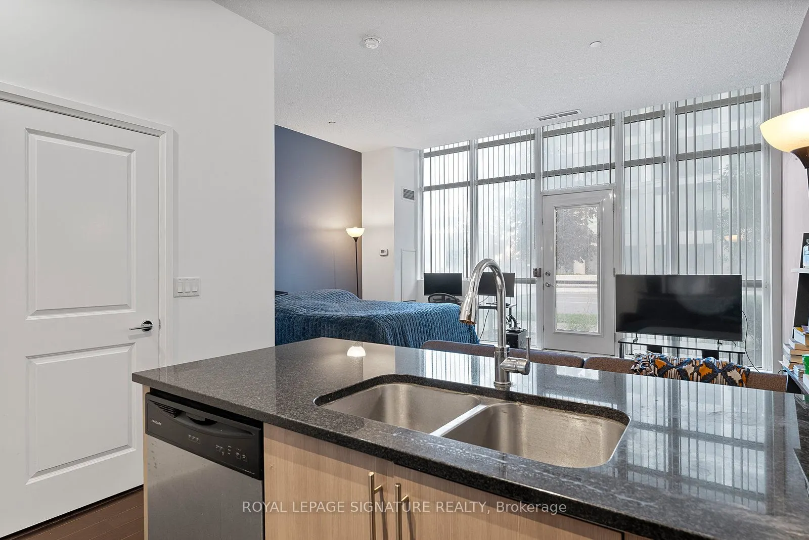 1185 The Queensway Avenue, #104
