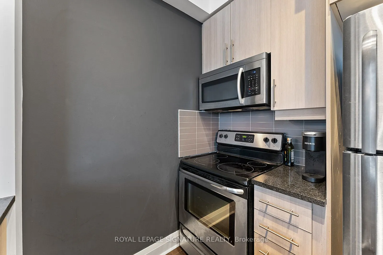 1185 The Queensway Avenue, #104