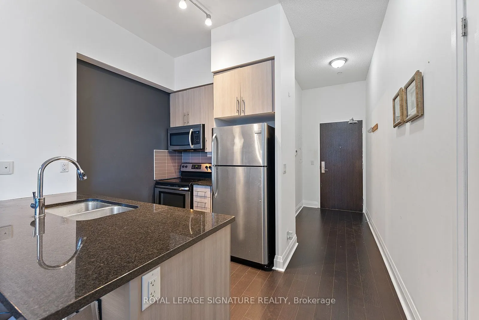 1185 The Queensway Avenue, #104