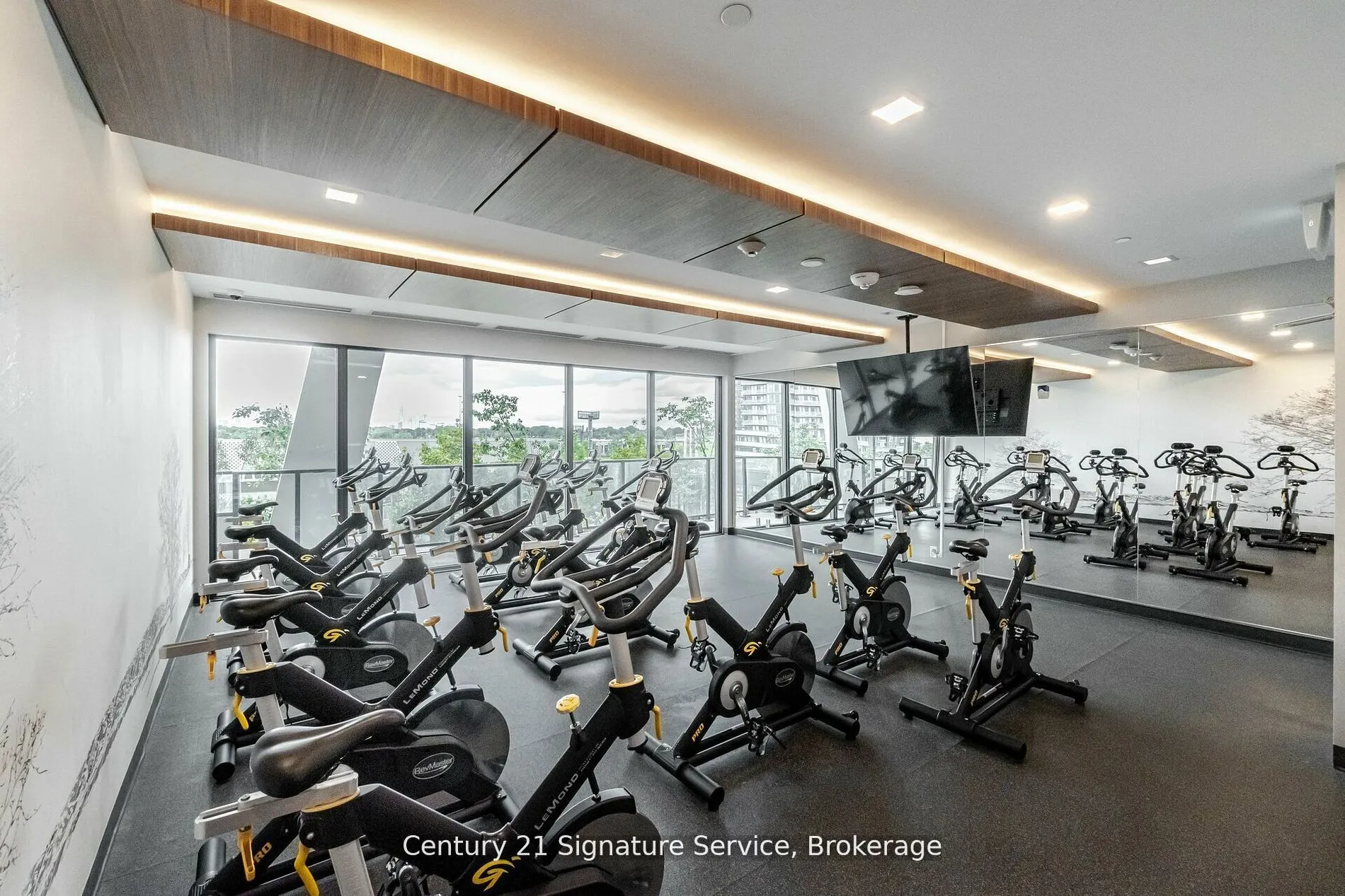 20 Shore Breeze Drive, #312