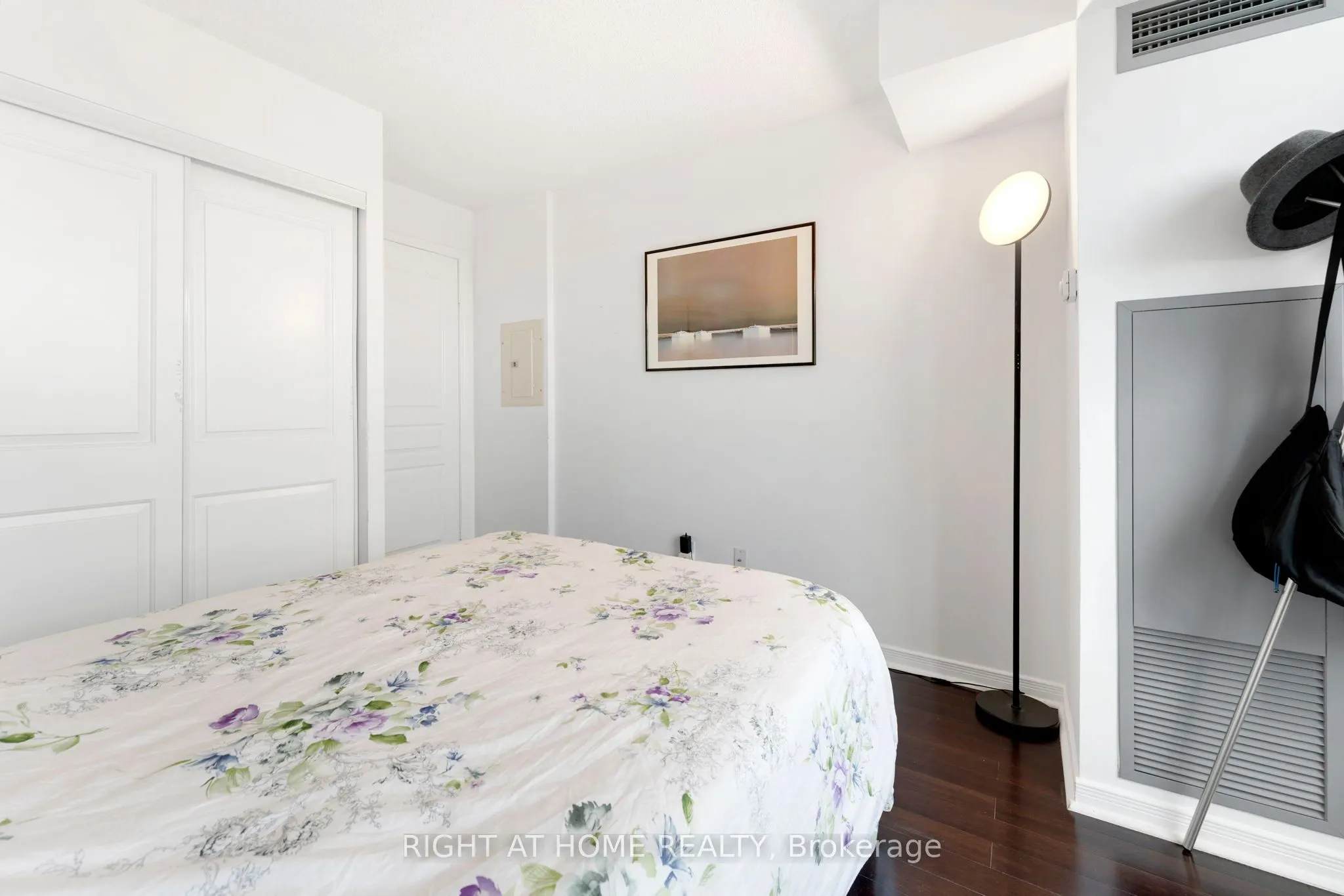 2545 Erin Centre Boulevard #1611