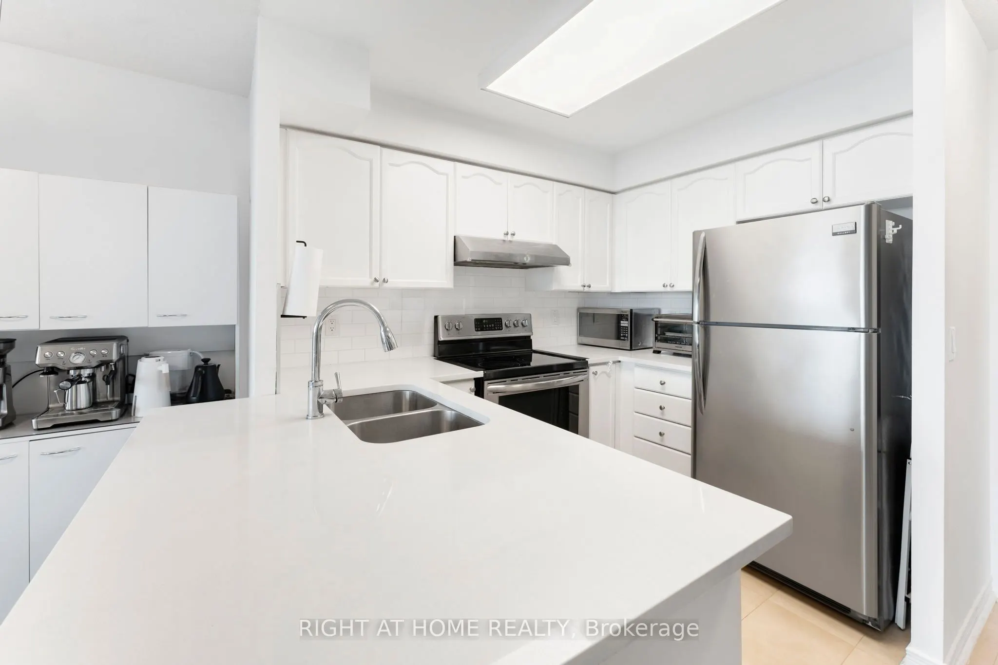 2545 Erin Centre Boulevard #1611
