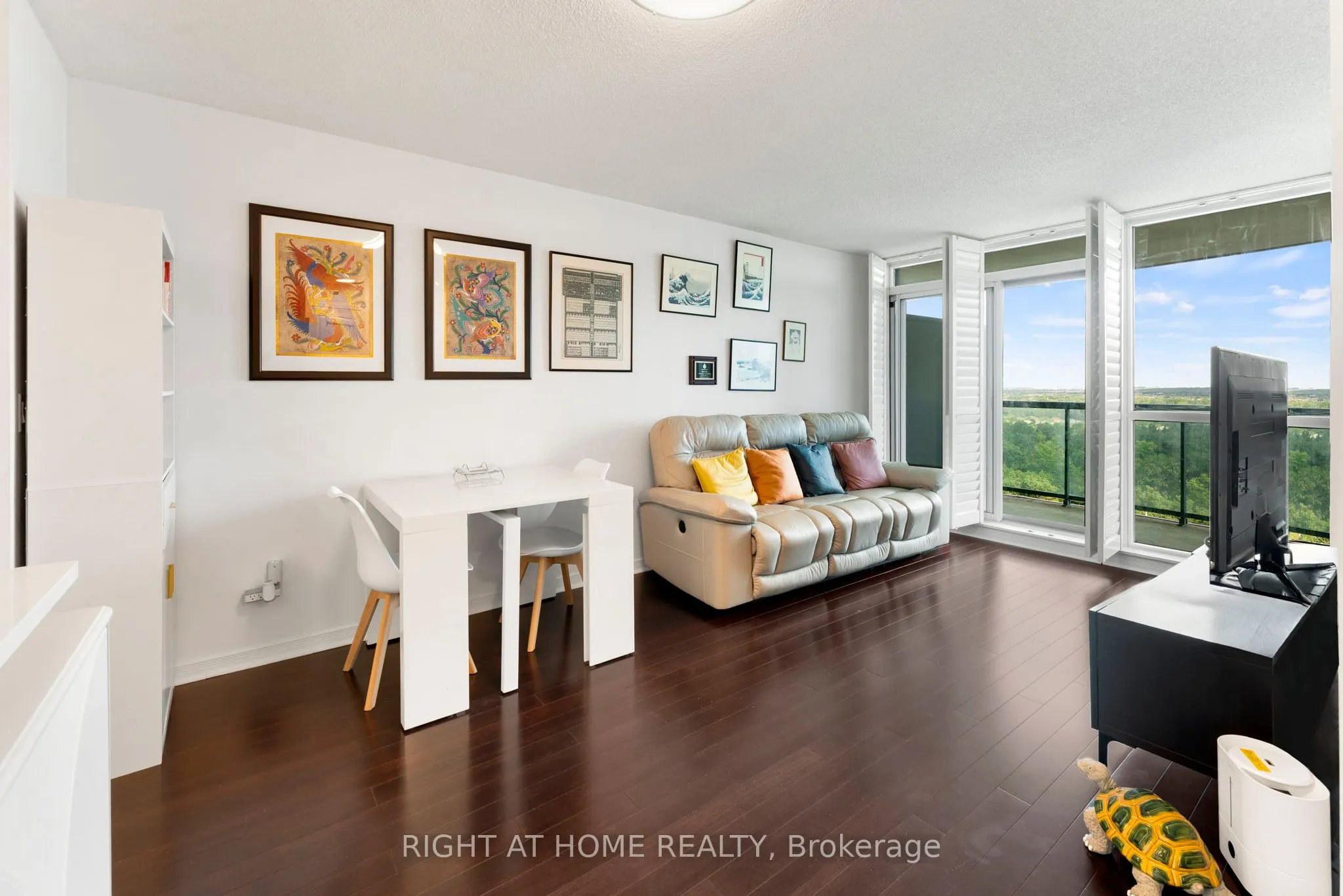 2545 Erin Centre Boulevard #1611