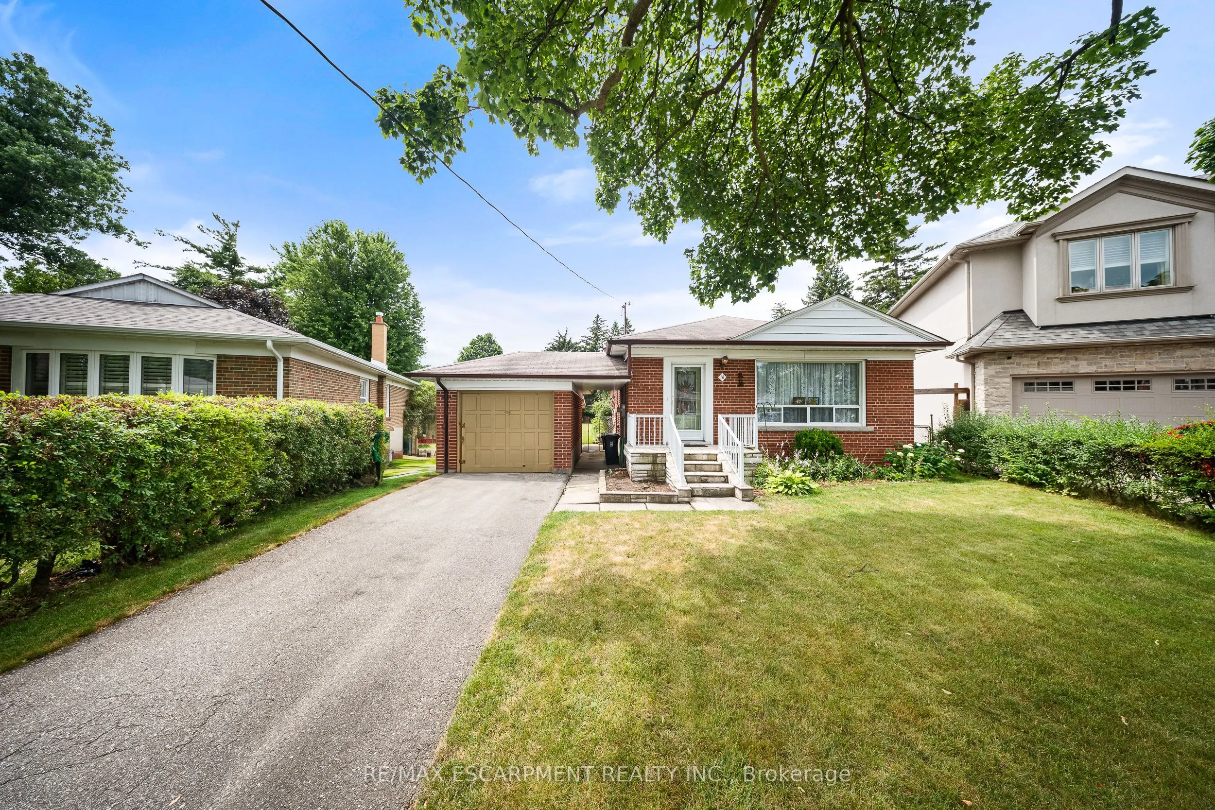 16 Northampton Drive