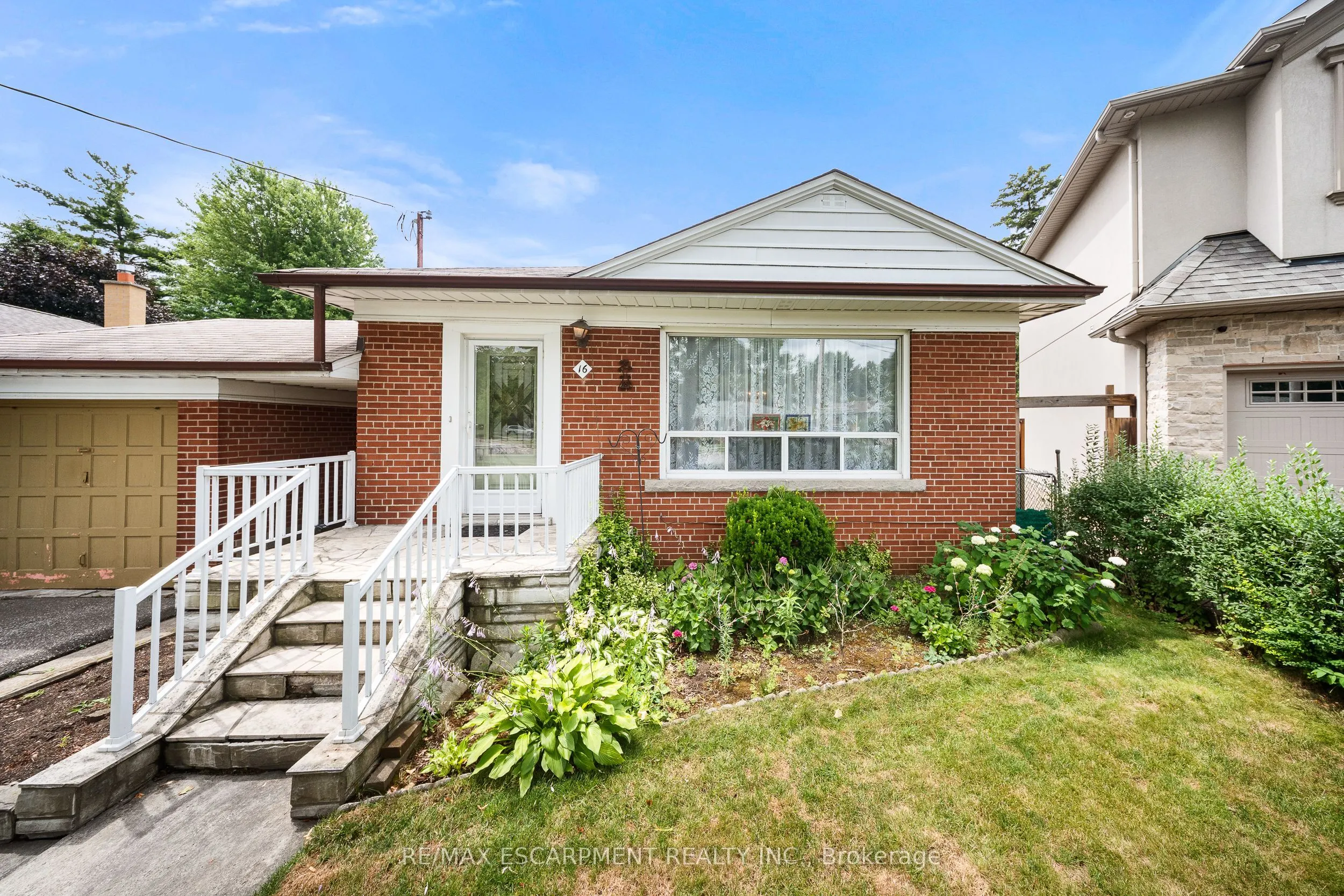 16 Northampton Drive