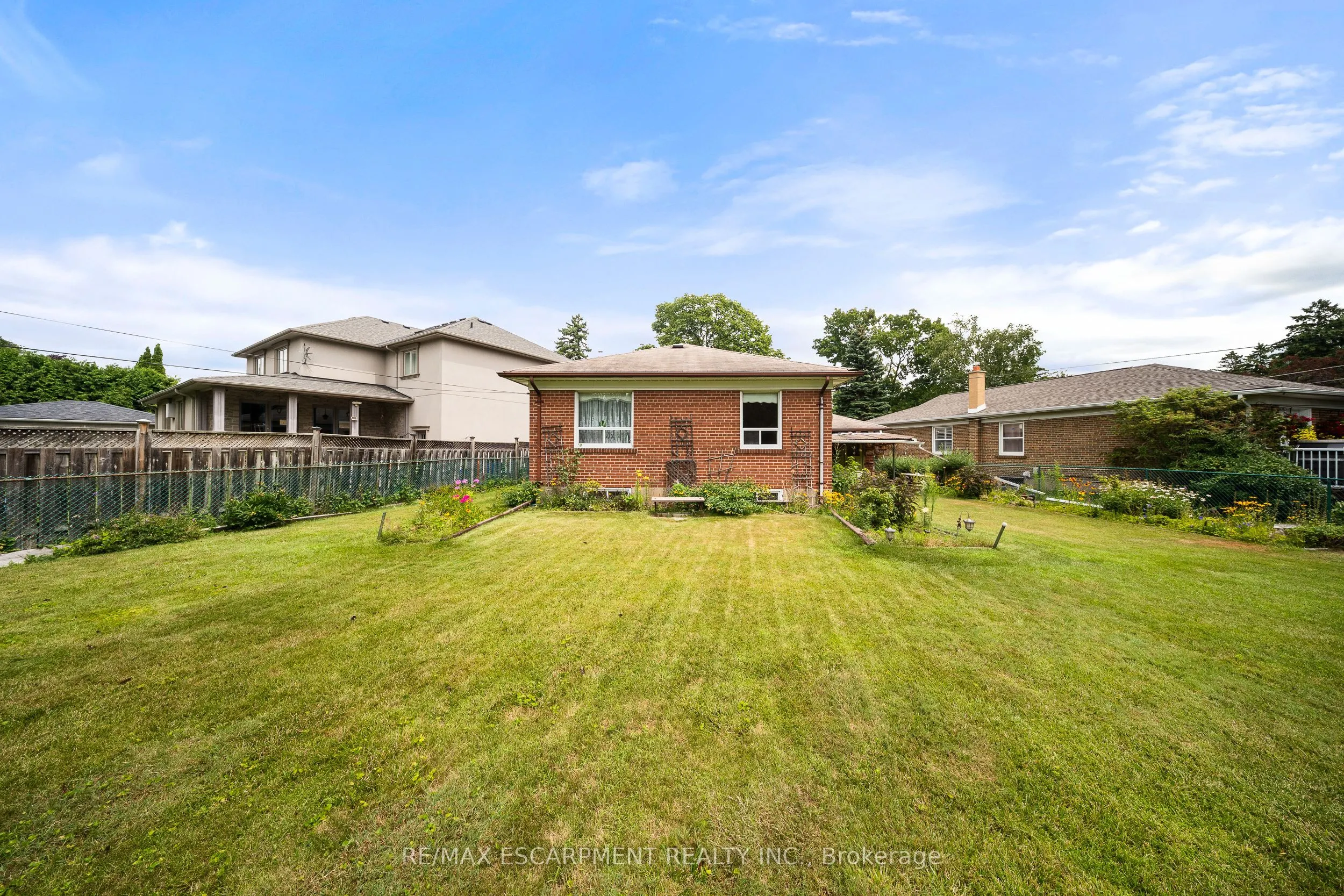 16 Northampton Drive