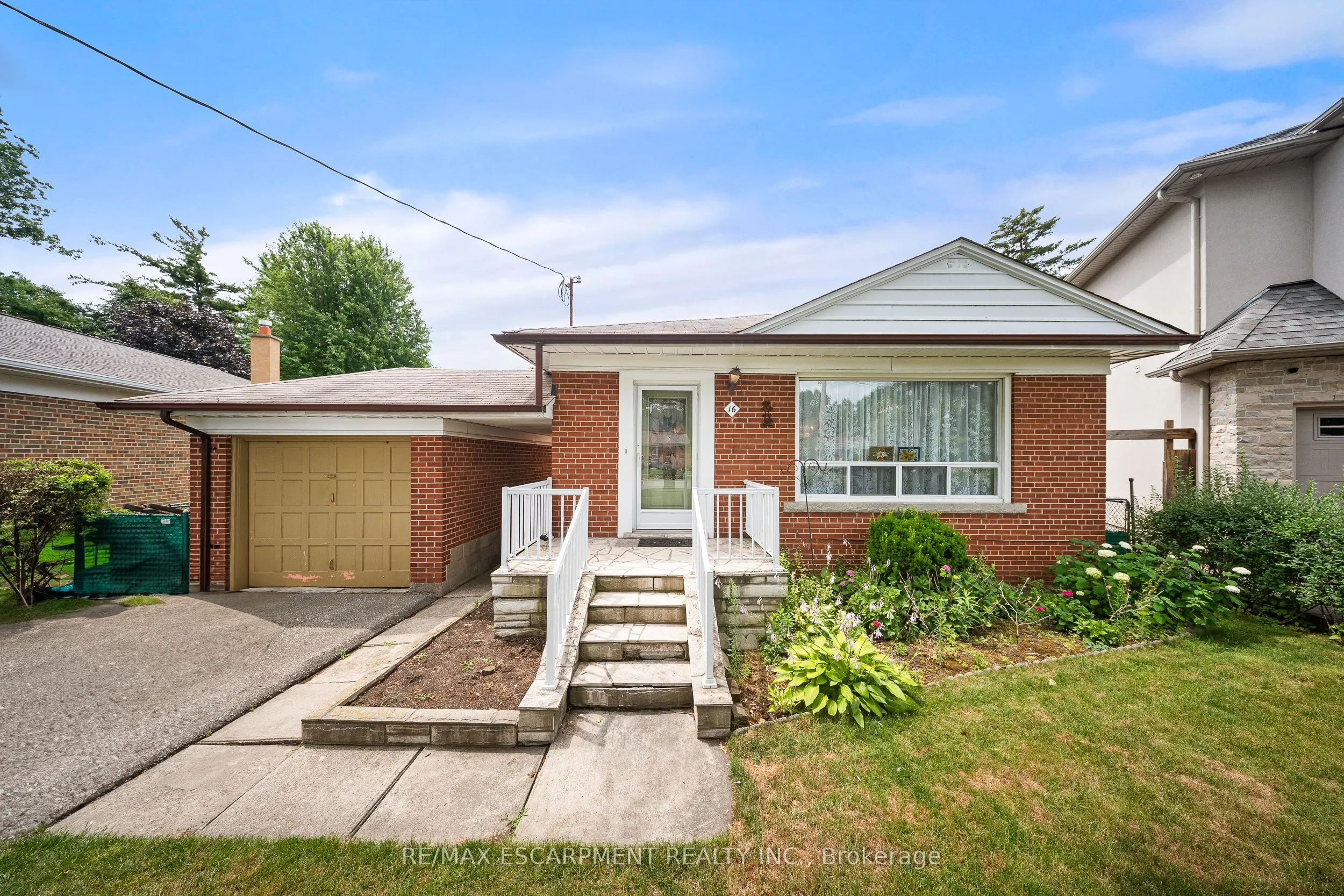16 Northampton Drive