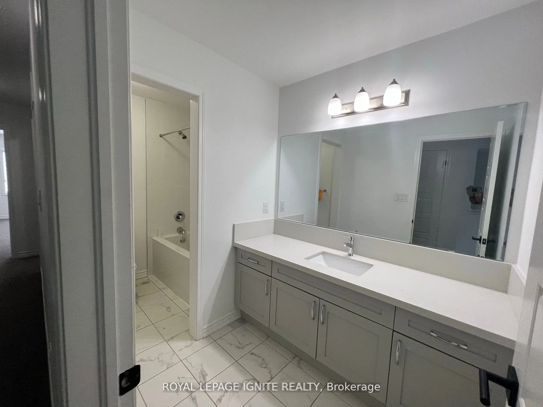 1253 Redbud Gardens