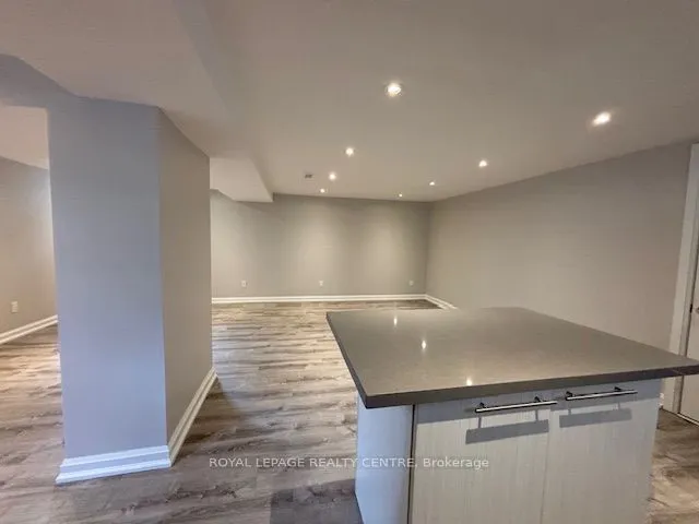 40 Summerfield Crescent, #Lower