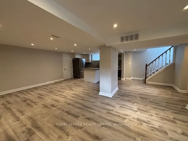 40 Summerfield Crescent, #Lower