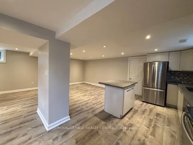 40 Summerfield Crescent, #Lower