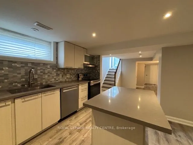 40 Summerfield Crescent, #Lower