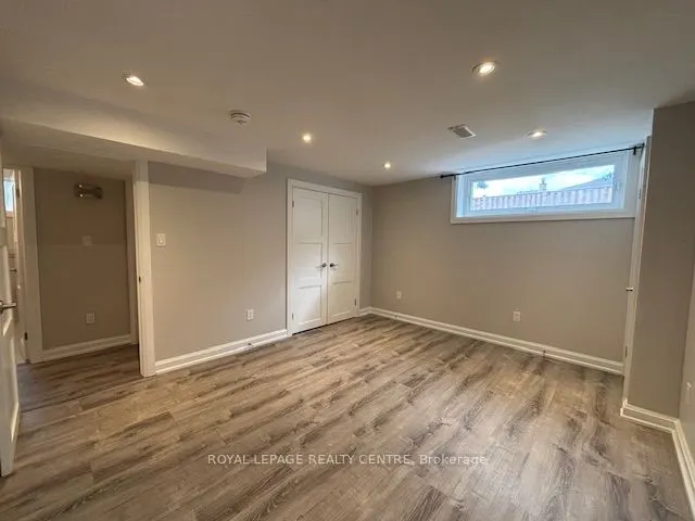40 Summerfield Crescent, #Lower